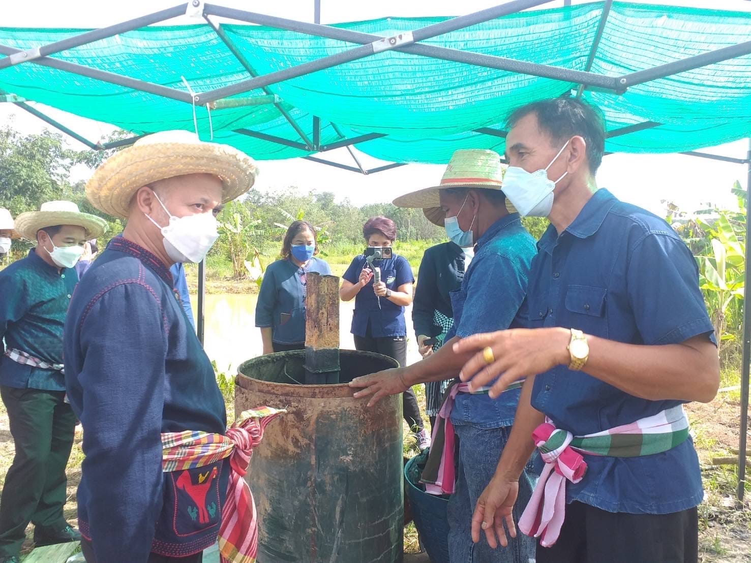 พช.ระยอง ร่วมกับ พช.เขาชะเมา จัดงานรวมพลคนโคก หนอง นา เอามื้อสามัคคี จังหวัดระยอง