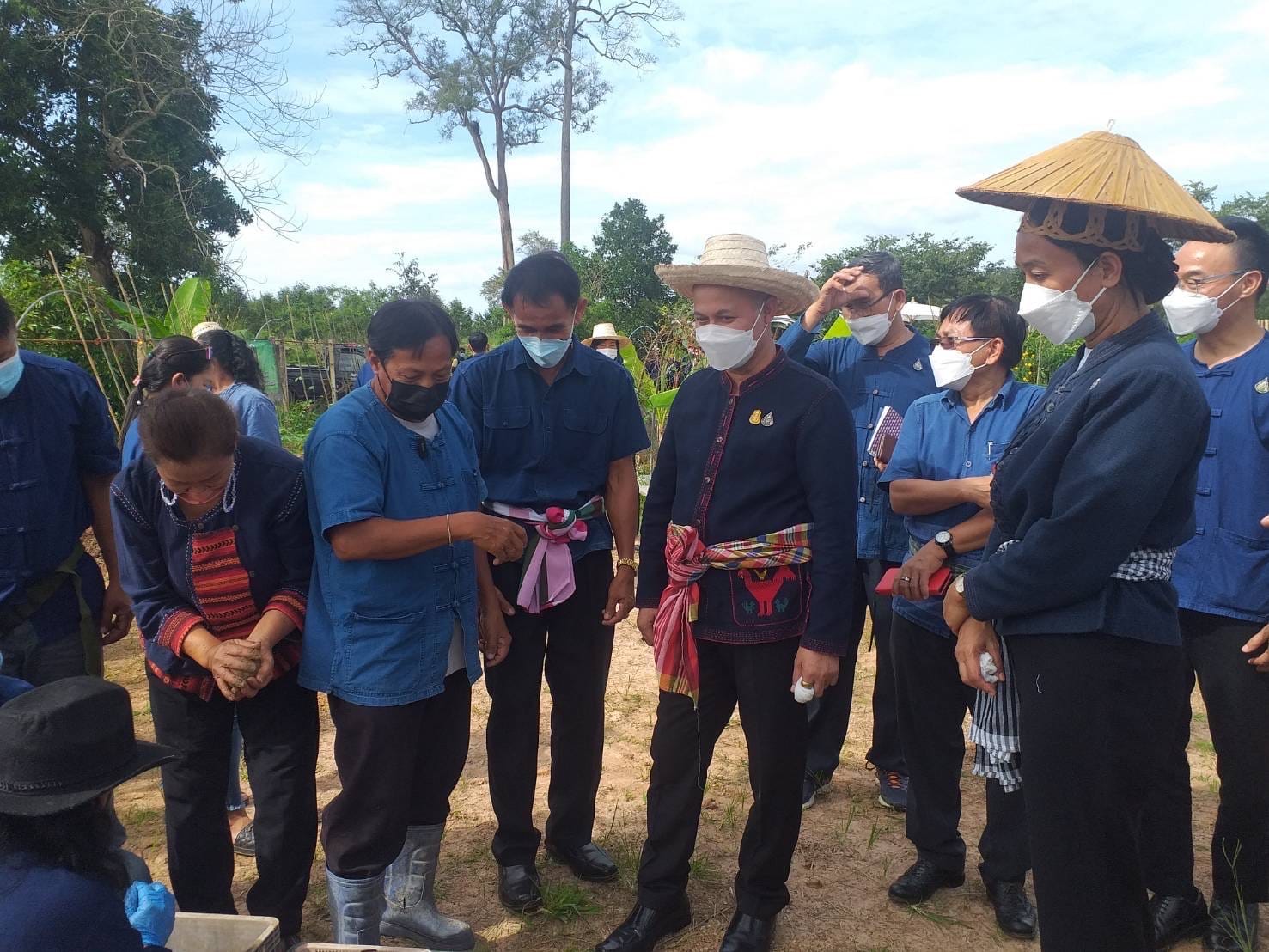พช.ระยอง ร่วมกับ พช.เขาชะเมา จัดงานรวมพลคนโคก หนอง นา เอามื้อสามัคคี จังหวัดระยอง