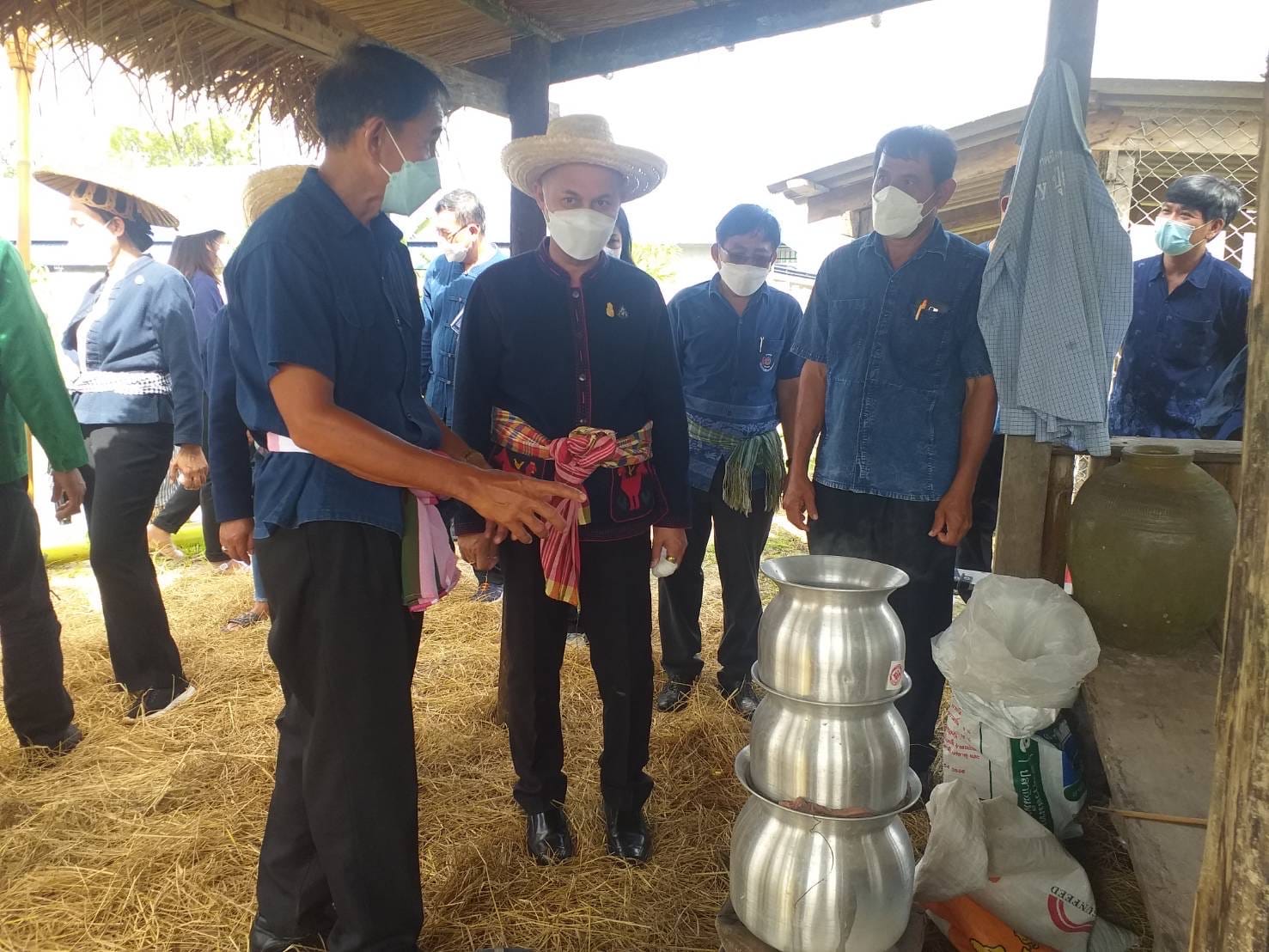 พช.ระยอง ร่วมกับ พช.เขาชะเมา จัดงานรวมพลคนโคก หนอง นา เอามื้อสามัคคี จังหวัดระยอง