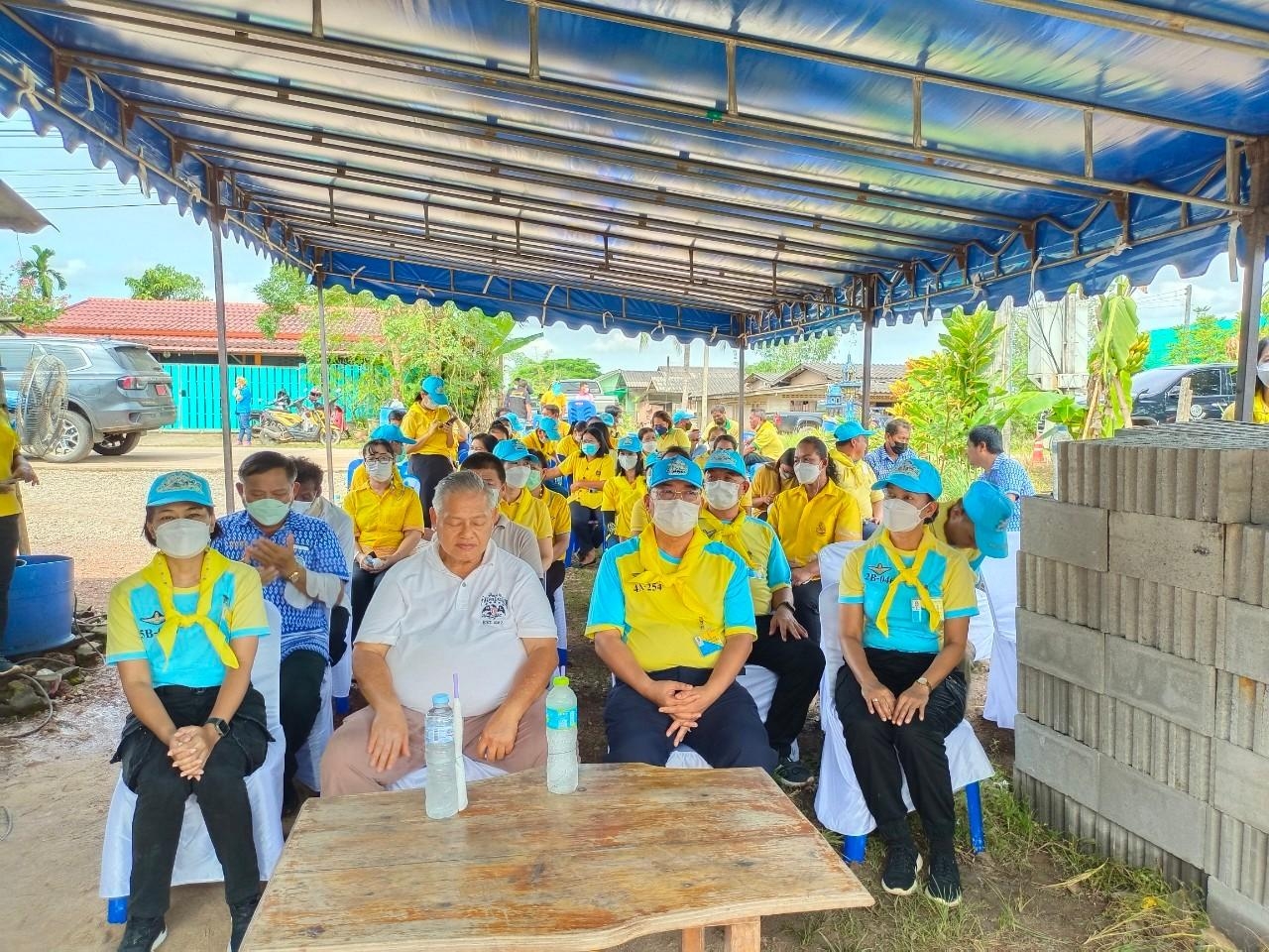 ?พช.ระยอง ทำพิธีลงเสาเอกโครงการบ้านห่วงใยจากใจ GLO ประจำปี 2565