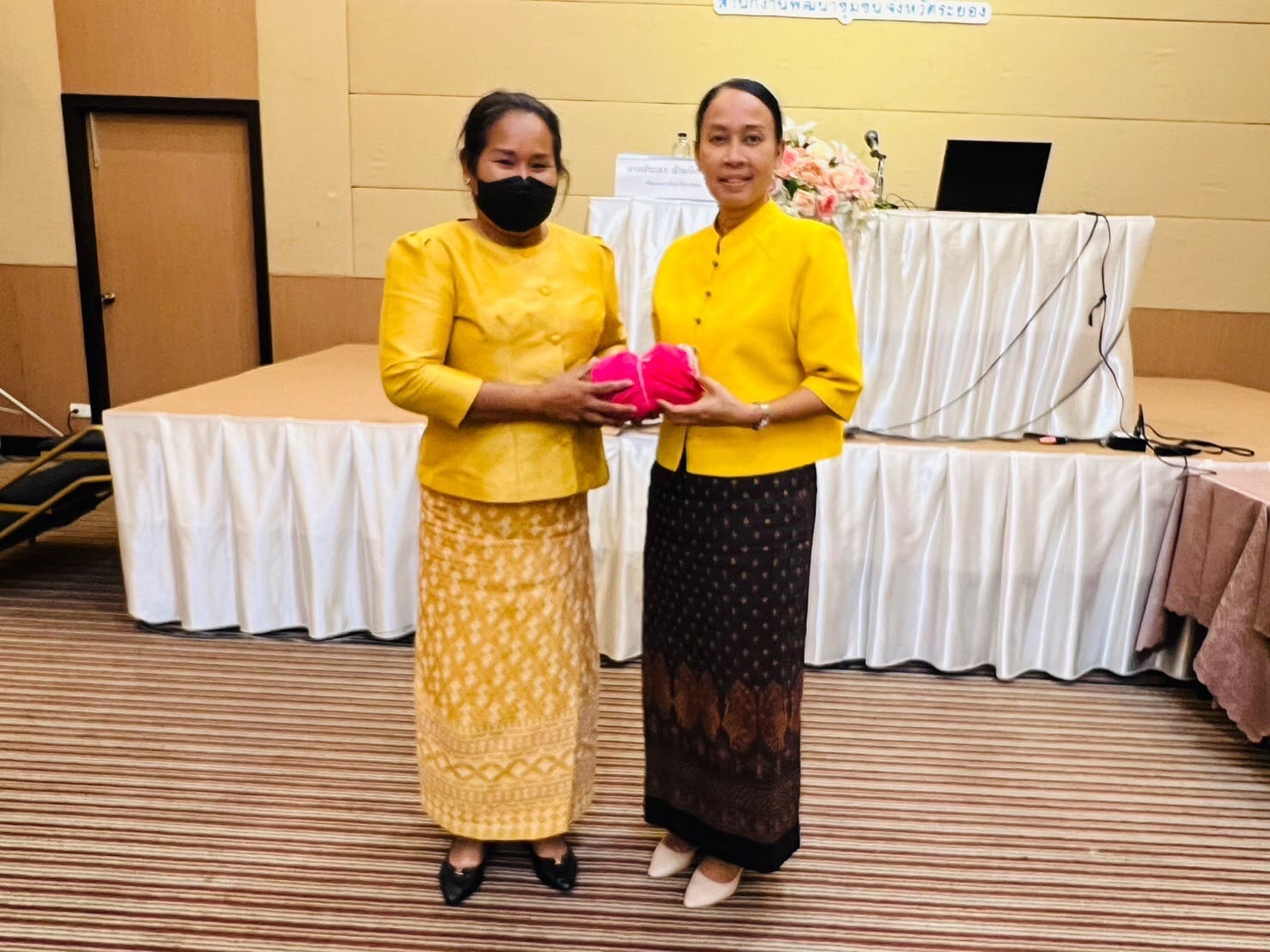 พช.ระยอง ดำเนินโครงการเพิ่มประสิทธิภาพการปฏิบัติงานกองทุนพัฒนาบทบาทสตรีแก่กลไกการขับเคลื่อนกองทุนพัฒนาบทบาทสตรี  กิจกรรมที่ 2 เพิ่มประสิทธิภาพการปฏิบัติงานกองทุนพัฒนาบทบาทสตรีแก่กลไกการขับเคลื่อนกองทุนพัฒนาบทบาทสตรีระดับจังหวัด