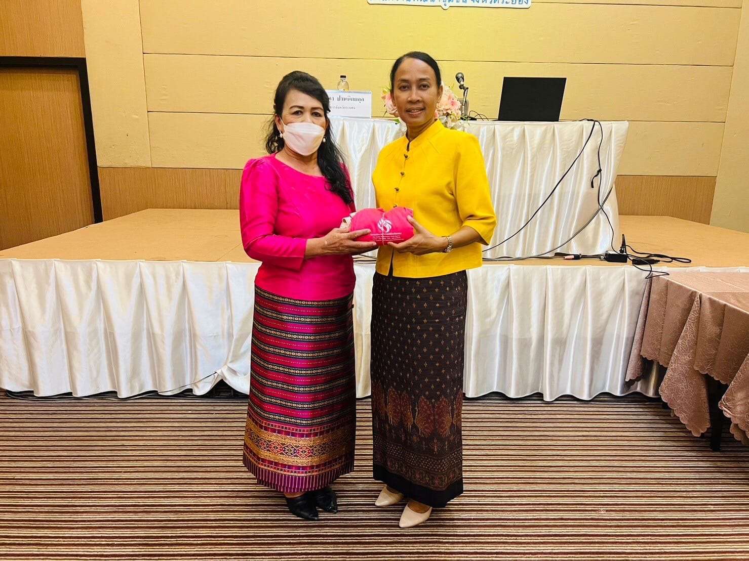 พช.ระยอง ดำเนินโครงการเพิ่มประสิทธิภาพการปฏิบัติงานกองทุนพัฒนาบทบาทสตรีแก่กลไกการขับเคลื่อนกองทุนพัฒนาบทบาทสตรี  กิจกรรมที่ 2 เพิ่มประสิทธิภาพการปฏิบัติงานกองทุนพัฒนาบทบาทสตรีแก่กลไกการขับเคลื่อนกองทุนพัฒนาบทบาทสตรีระดับจังหวัด