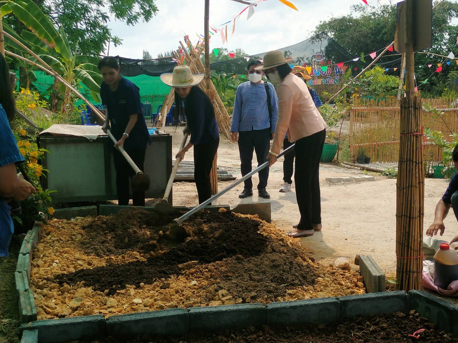 ?? พช.ระยองรับการตรวจติดตามผลการดำเนินงานของผู้ตรวจราชการกรมการพัฒนาชุมชน (นางสงวน มะเสนา)