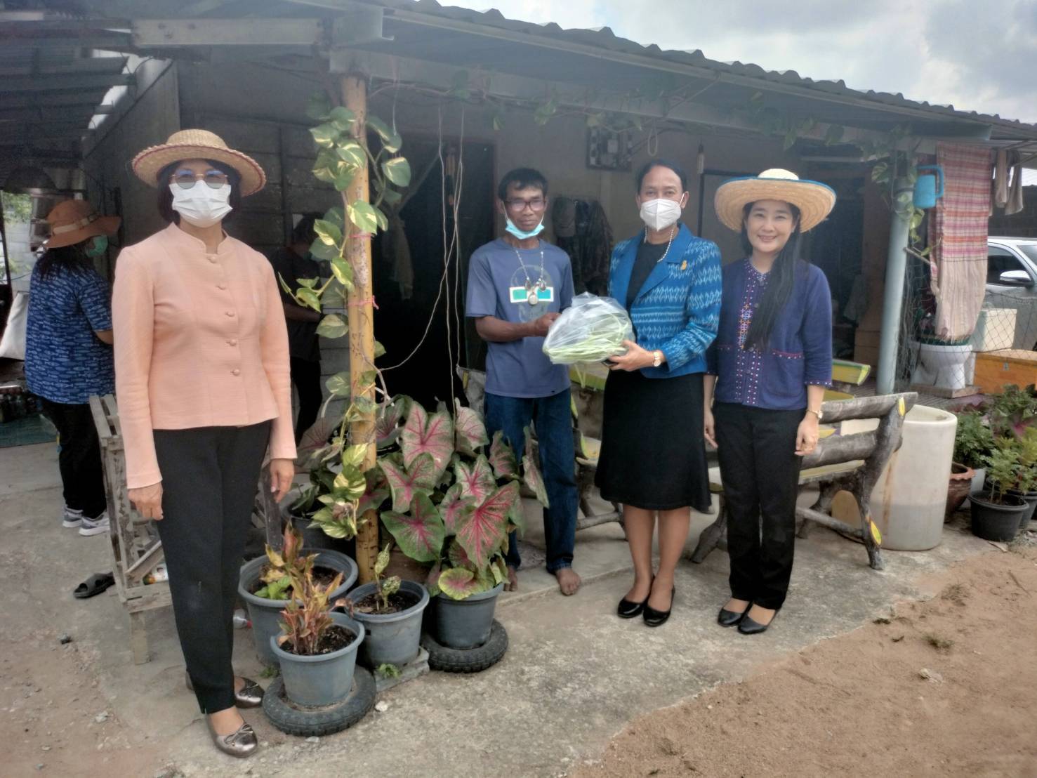 ?? พช.ระยองรับการตรวจติดตามผลการดำเนินงานของผู้ตรวจราชการกรมการพัฒนาชุมชน (นางสงวน มะเสนา)