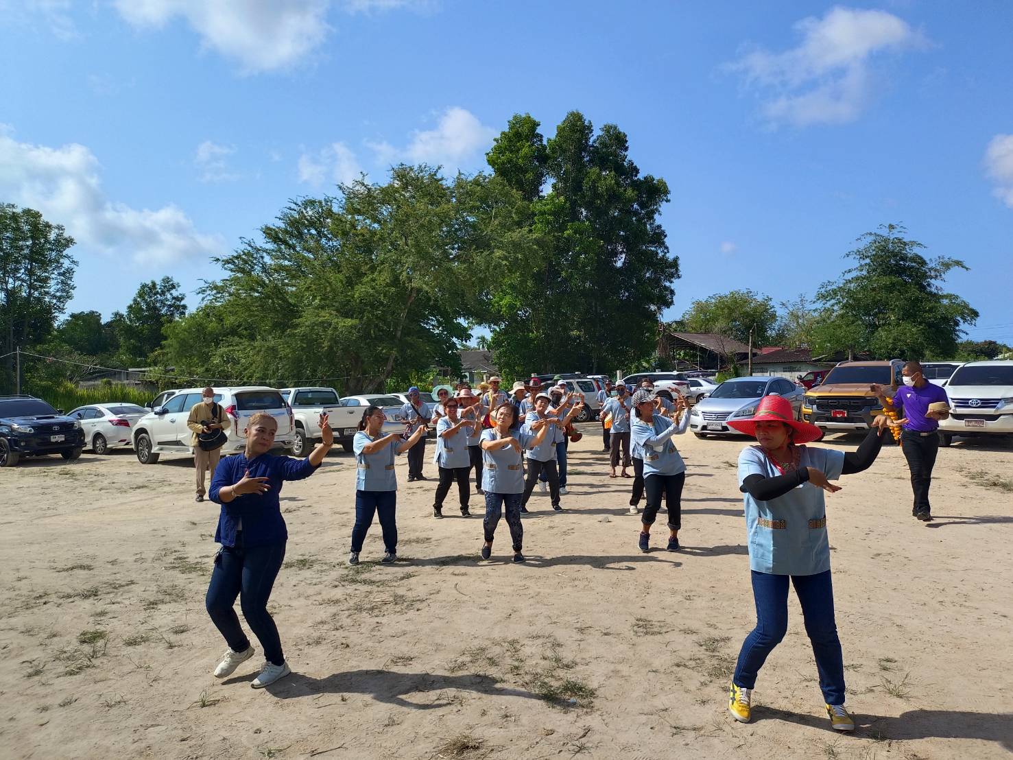 ?? พช.ระยอง ขับเคลื่อนกิจกรรม “รวมพลคน โคก หนอง นา เอามื้อสามัคคี” จังหวัดระยอง ครั้งที่ 2/2566?