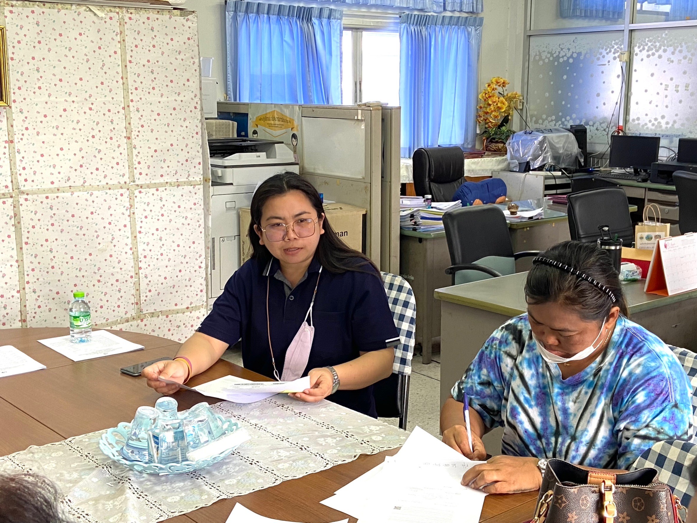 พช.ปลวกแดง สนับสนุนการทำสัญญาเงินทุนหมุนเวียนกองทุนพัฒนาบทบาทสตรี