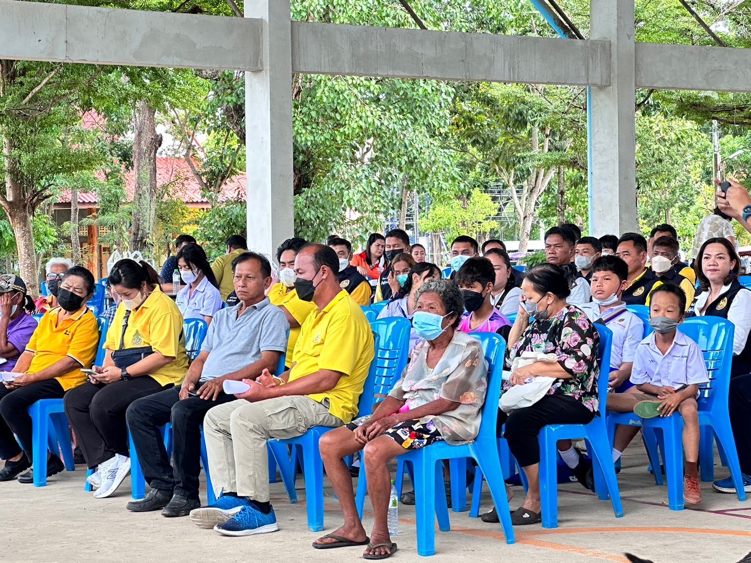 พช.ระยอง โดย ศจพ.อ.เมืองระยอง ลงพื้นที่ให้ความช่วยเหลือแก่ครัวเรือนยากจนในพื้นที่ ร่วมกับกิจกรรม “อำเภอ..ยิ้ม เคลื่อนที่” ครั้งที่ 2/2566