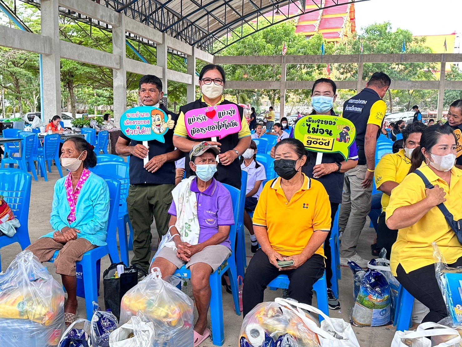 พช.ระยอง โดย ศจพ.อ.เมืองระยอง ลงพื้นที่ให้ความช่วยเหลือแก่ครัวเรือนยากจนในพื้นที่ ร่วมกับกิจกรรม “อำเภอ..ยิ้ม เคลื่อนที่” ครั้งที่ 2/2566