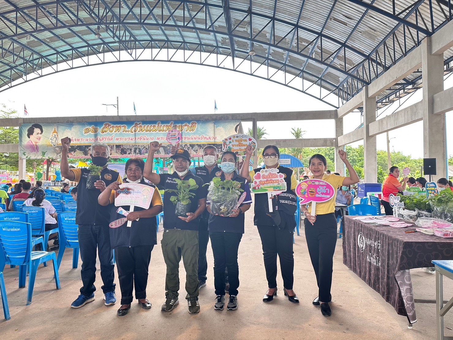 พช.ระยอง โดย ศจพ.อ.เมืองระยอง ลงพื้นที่ให้ความช่วยเหลือแก่ครัวเรือนยากจนในพื้นที่ ร่วมกับกิจกรรม “อำเภอ..ยิ้ม เคลื่อนที่” ครั้งที่ 2/2566