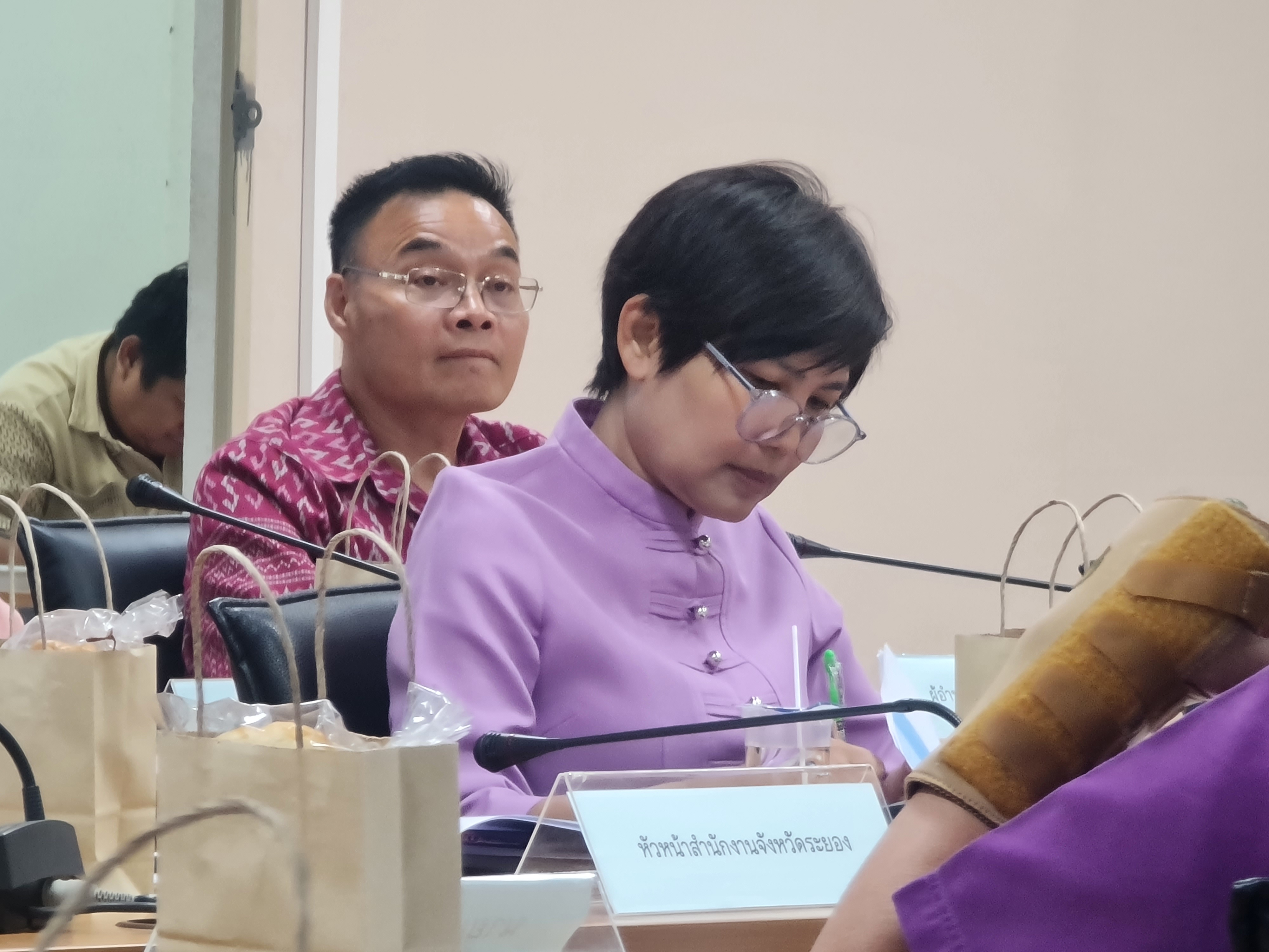 พช.ระยอง จัดประชุมคณะกรรมการบริหารศูนย์อำนวยการขจัดความยากจนและพัฒนาคนทุกช่วงวัยอย่างยั่งยืนตามหลักปรัชญาของเศรษฐกิจพอเพียงจังหวัดระยอง (คจพ.จ.ระยอง) ครั้งที่ 3/2566