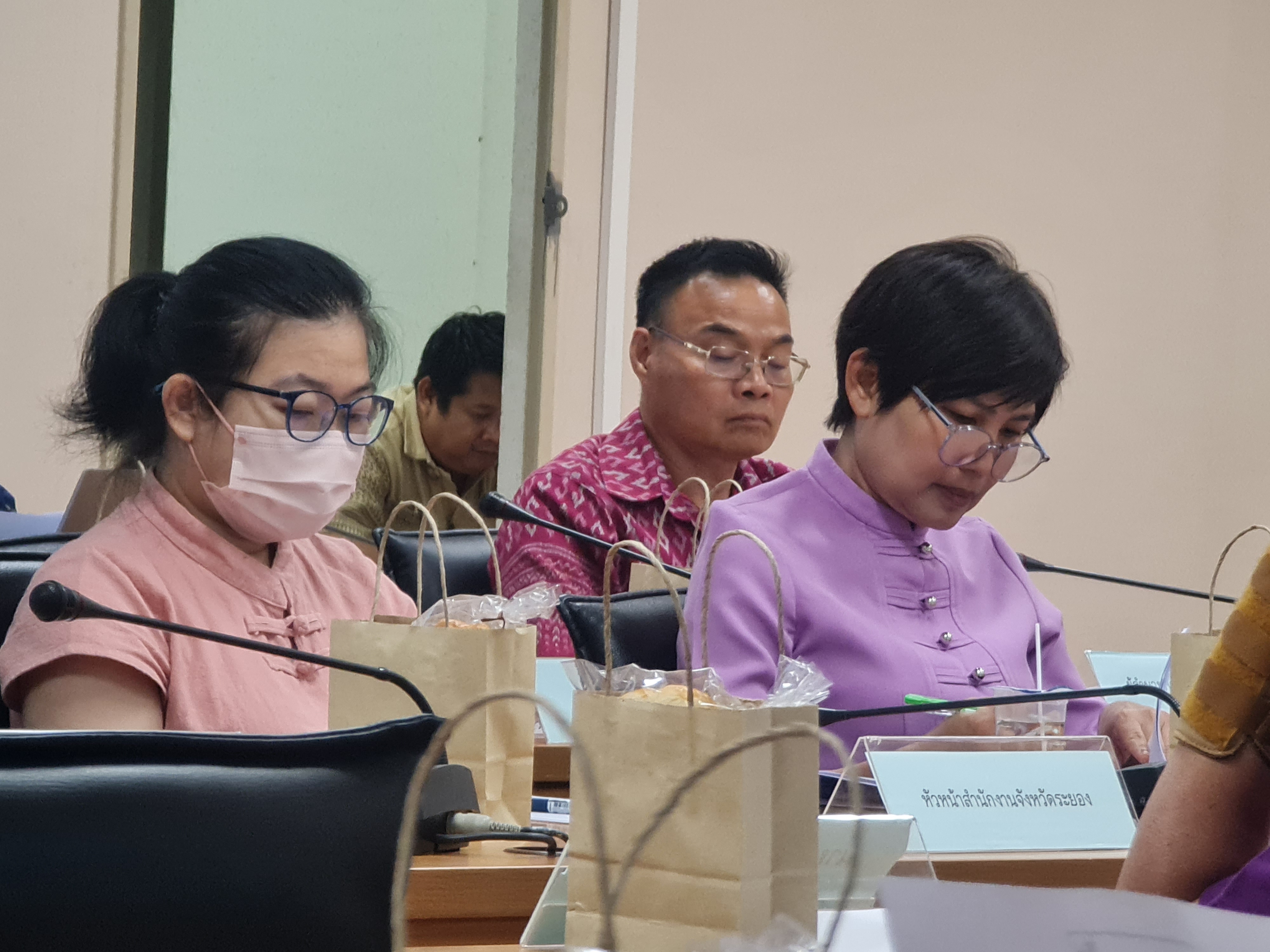 พช.ระยอง จัดประชุมคณะกรรมการบริหารศูนย์อำนวยการขจัดความยากจนและพัฒนาคนทุกช่วงวัยอย่างยั่งยืนตามหลักปรัชญาของเศรษฐกิจพอเพียงจังหวัดระยอง (คจพ.จ.ระยอง) ครั้งที่ 3/2566