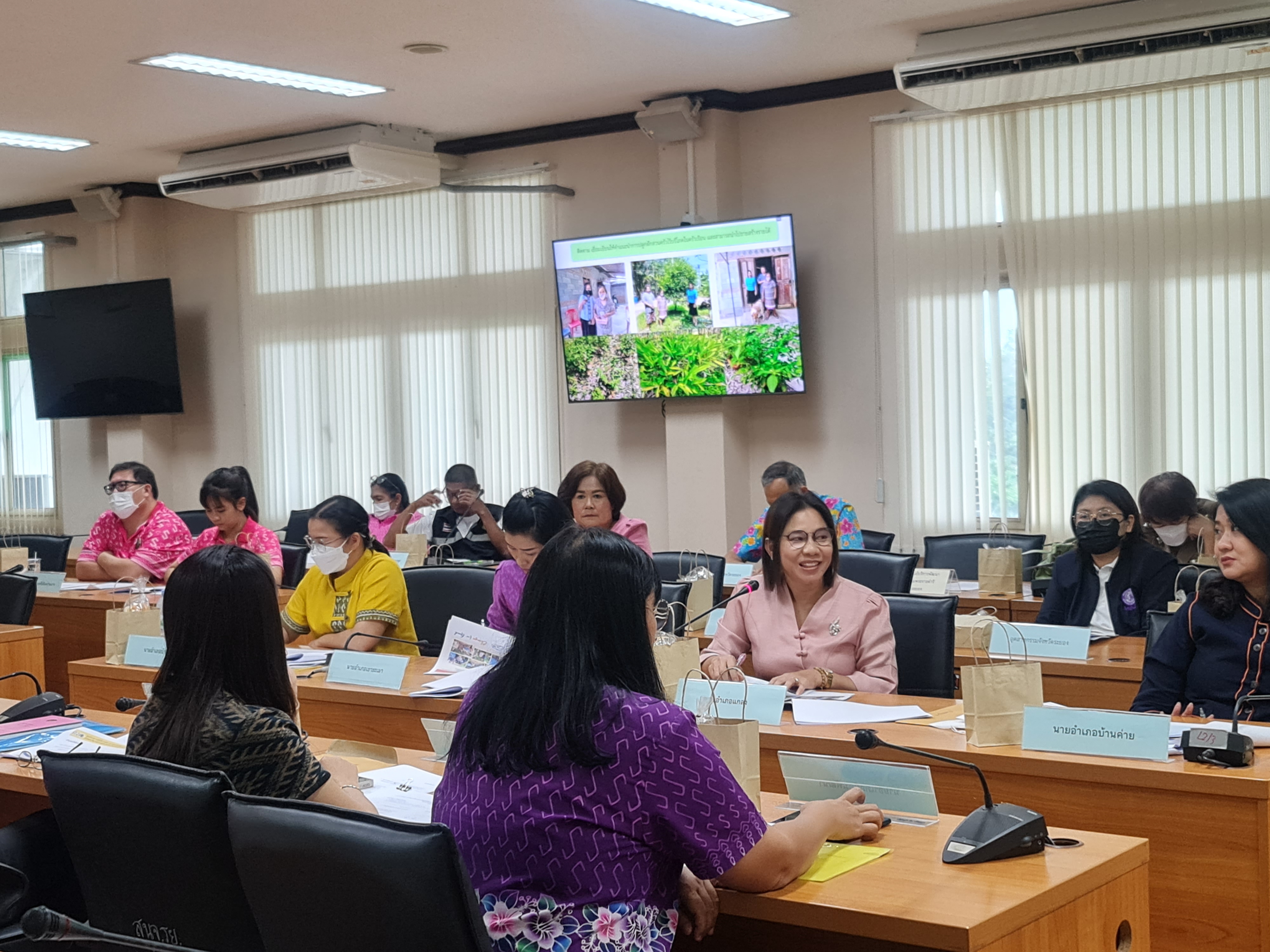 พช.ระยอง จัดประชุมคณะกรรมการบริหารศูนย์อำนวยการขจัดความยากจนและพัฒนาคนทุกช่วงวัยอย่างยั่งยืนตามหลักปรัชญาของเศรษฐกิจพอเพียงจังหวัดระยอง (คจพ.จ.ระยอง) ครั้งที่ 3/2566