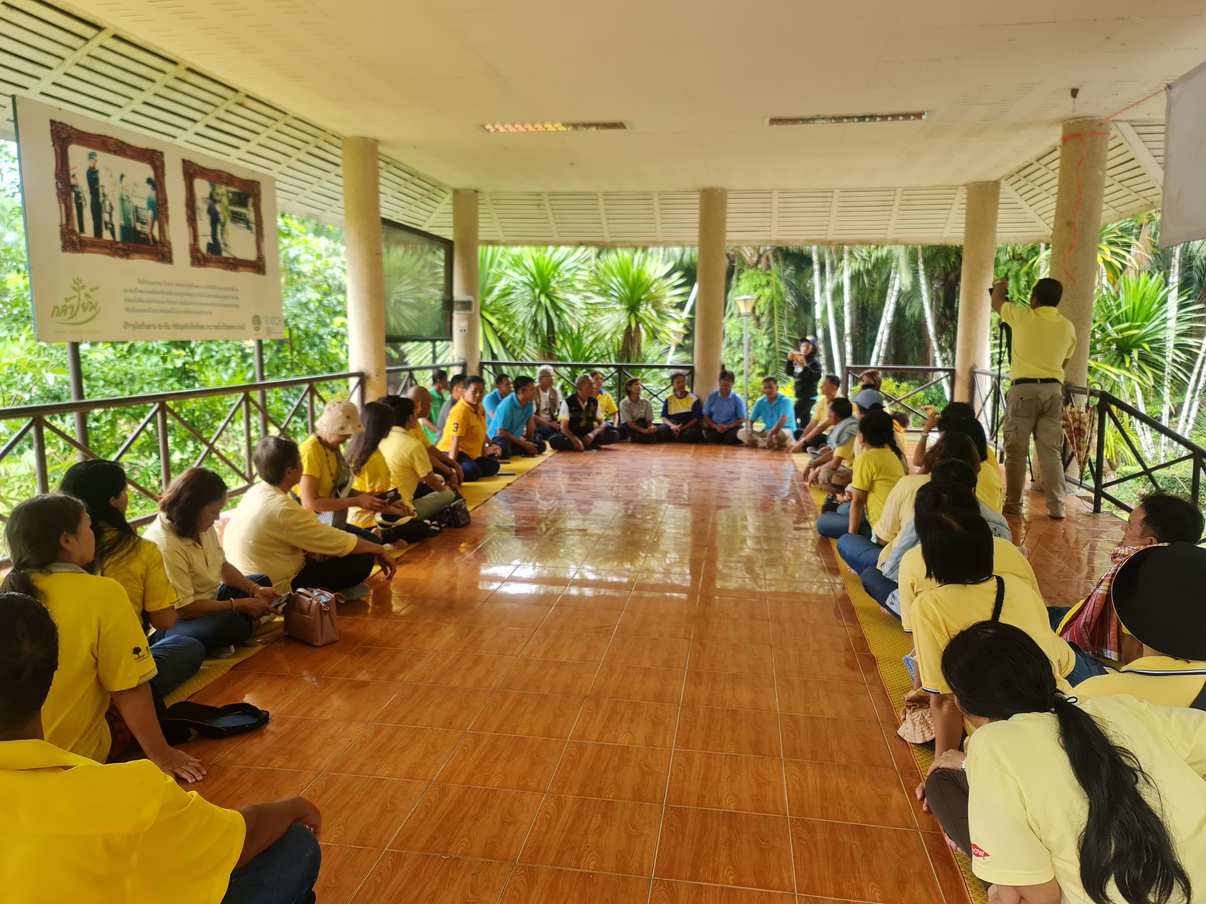 พช.ระยอง ร่วมกับ กองทุนไฟฟ้าเขตนิคมอุตสาหกรรมมาบตาพุด จัดกิจกรรมโครงการศึกษาดูงานรักษ์ป่าชุมชนบ้านทุ่งสูง กระบี่ ชุมชนบ้านเนินสำเหร่ 