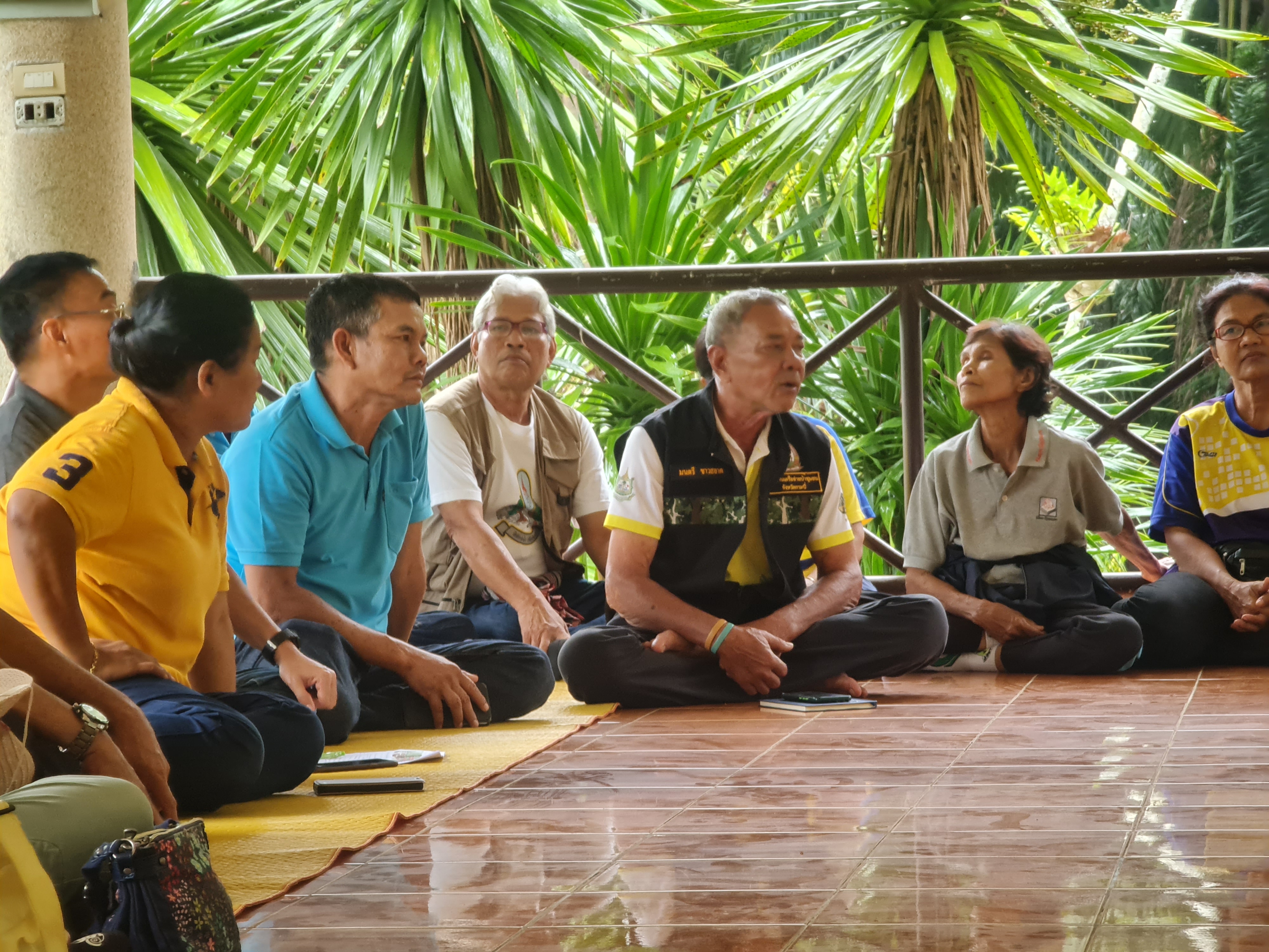 พช.ระยอง ร่วมกับ กองทุนไฟฟ้าเขตนิคมอุตสาหกรรมมาบตาพุด จัดกิจกรรมโครงการศึกษาดูงานรักษ์ป่าชุมชนบ้านทุ่งสูง กระบี่ ชุมชนบ้านเนินสำเหร่ 