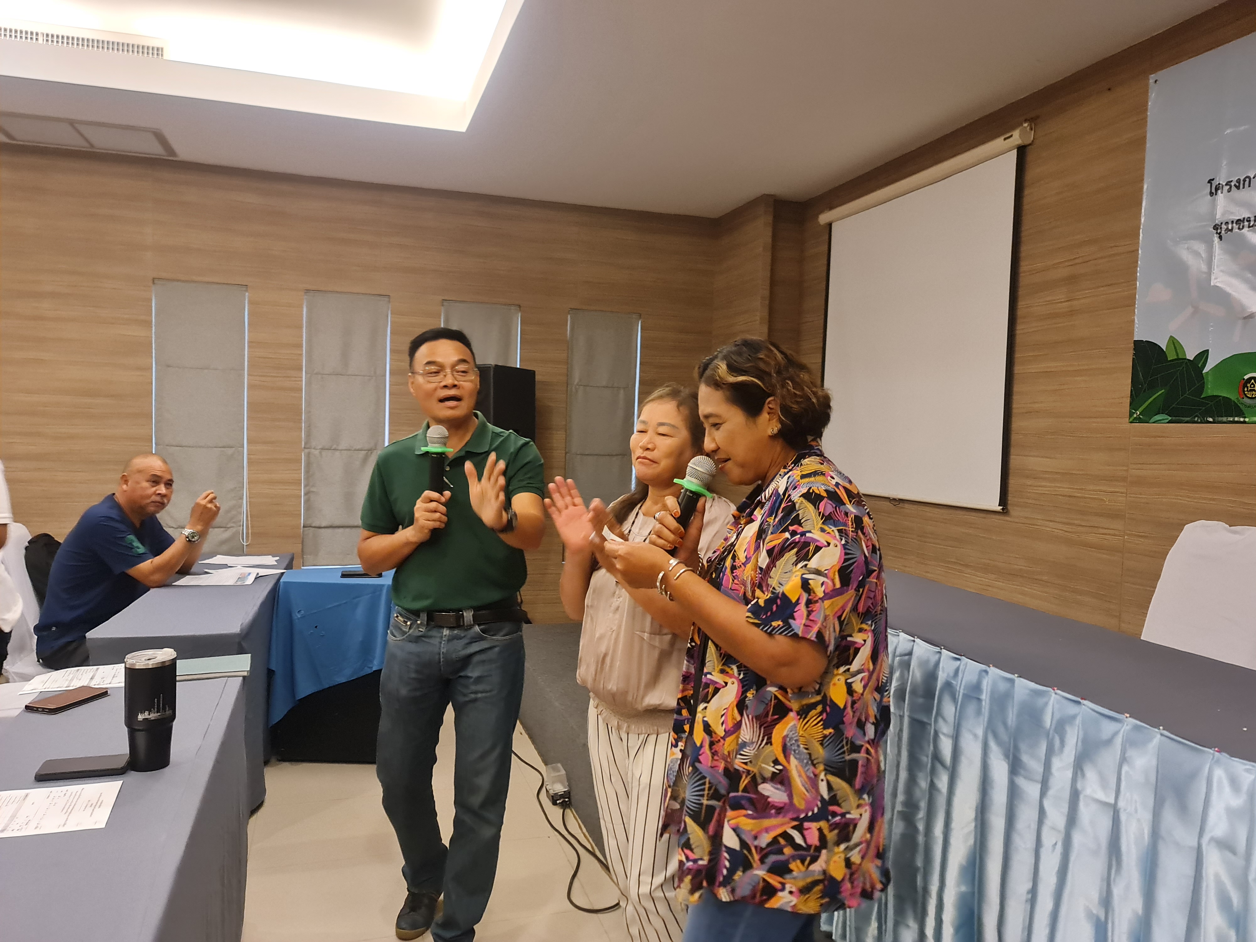 พช.ระยอง ร่วมกับ กองทุนไฟฟ้าเขตนิคมอุตสาหกรรมมาบตาพุด จัดกิจกรรมโครงการศึกษาดูงานรักษ์ป่าชุมชนบ้านทุ่งสูง กระบี่ ชุมชนบ้านเนินสำเหร่ 