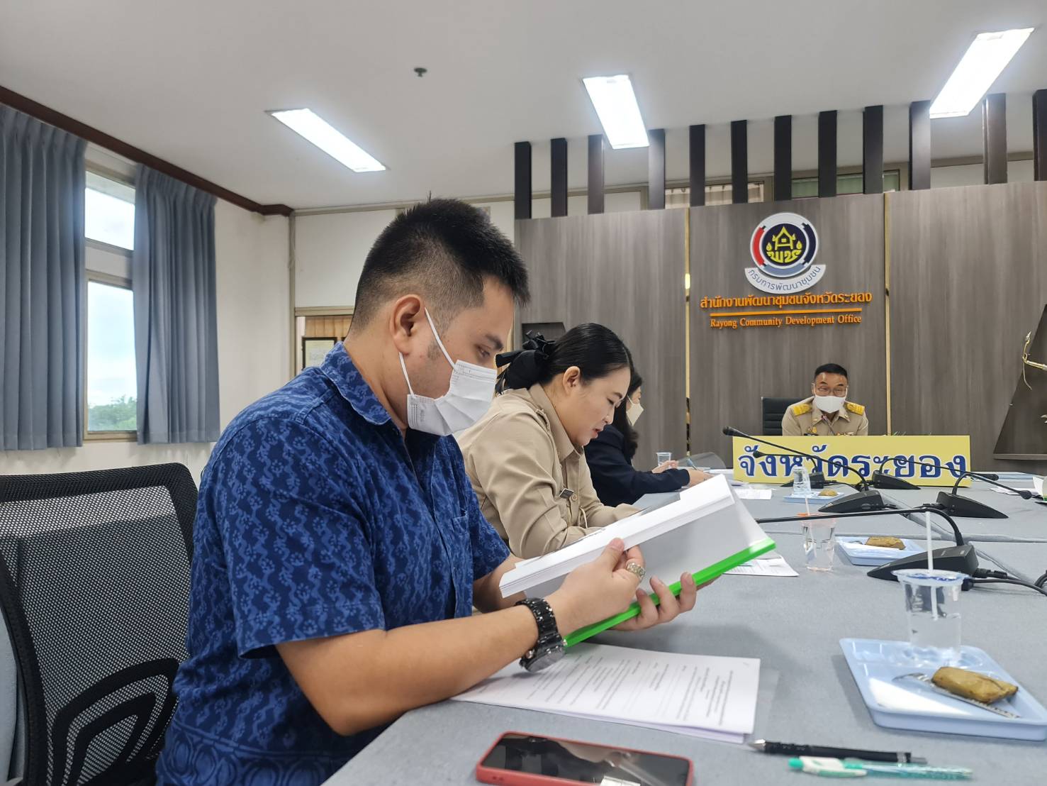 พช.ระยอง ประชุม คณะทำงานติดตามและประกวดหมู่บ้านกองทุนแม่ของแผ่นดินดีเด่นระดับจังหวัด ประจำปีงบประมาณ พ.ศ. 2566?