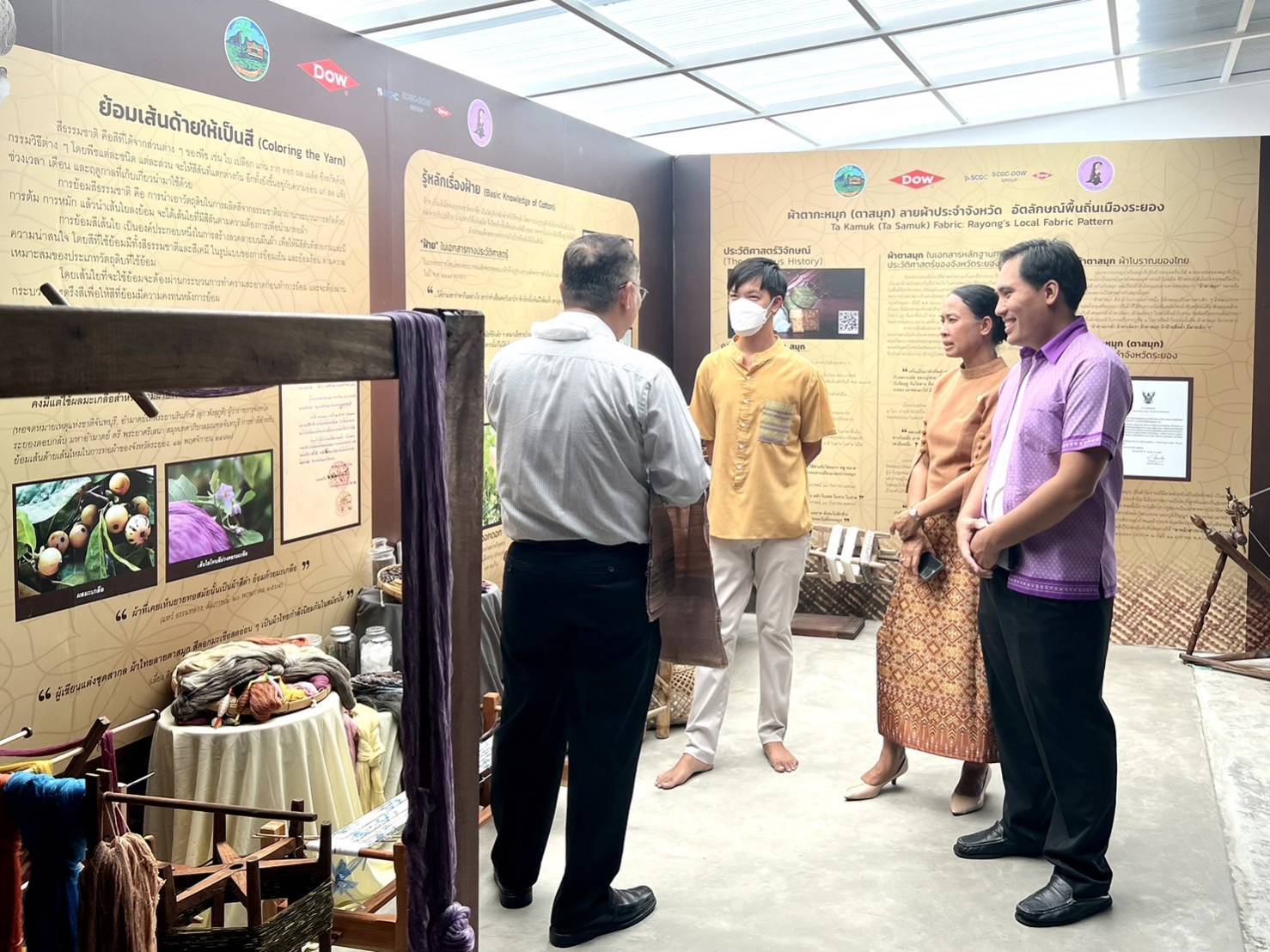 พช.ระยอง ลงพื้นที่ติดตาม สนับสนุนการดำเนินงานโครงการสืบสานอนุรักษ์ศิลป์ผ้าถิ่นไทย ดำรงไว้ในแผ่นดิน อำเภอเมืองระยอง จังหวัดระยอง