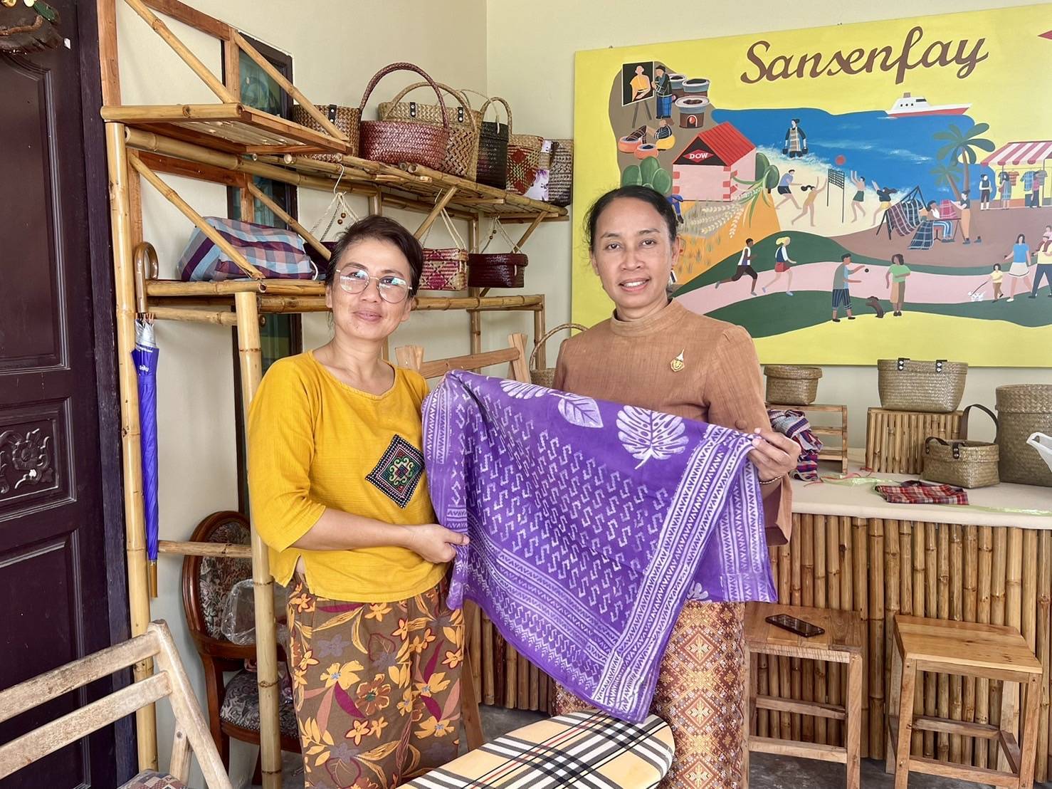 พช.ระยอง ลงพื้นที่ติดตาม สนับสนุนการดำเนินงานโครงการสืบสานอนุรักษ์ศิลป์ผ้าถิ่นไทย ดำรงไว้ในแผ่นดิน อำเภอเมืองระยอง จังหวัดระยอง