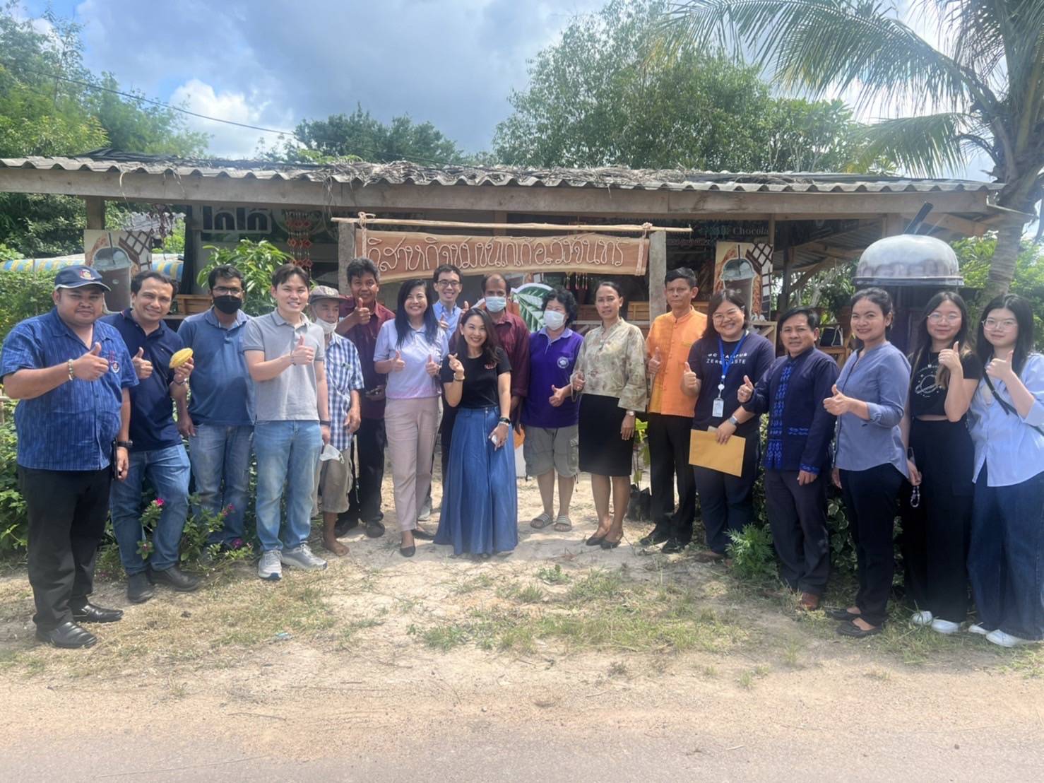 พช.ระยอง ร่วมกับ บริษัท ประชารัฐรักสามัคคีระยอง (วิสาหกิจเพื่อสังคม) จำกัด ขับเคลื่อนการดำเนินงานโครงการพัฒนาเศรษฐกิจฐานรากและประชารัฐ