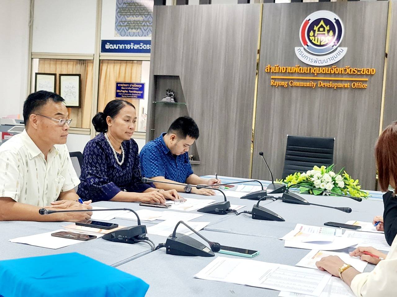 พช.ระยอง ร่วมประชุมทีมเลขา คจพ.จ.ระยอง ติดตามผลการช่วยเหลือและตรวจสอบข้อมูลคนจน TPMAP ปี 2566 มิติด้านความเป็นอยู่