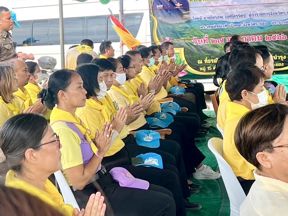 พช.ระยอง ร่วมกิจกรรมปลูกป่าบก โครงการปลูกป่าบกเฉลิมพระเกียรติฯ ครั้งที่ 1