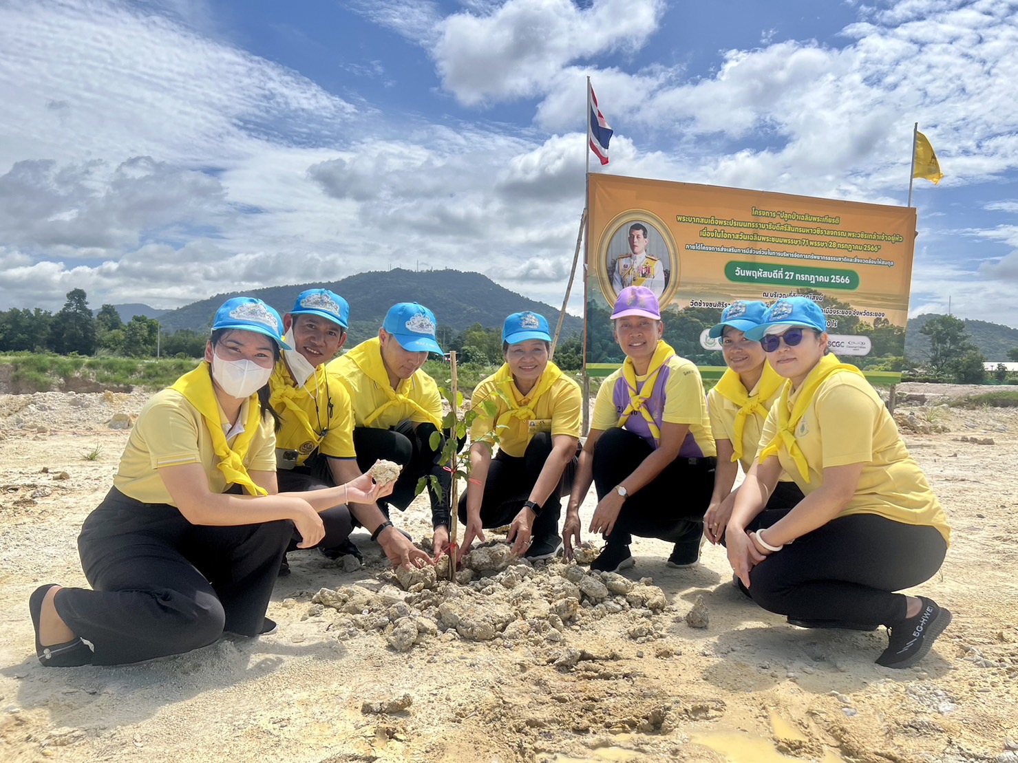 พช.ระยอง ร่วมกิจกรรมปลูกป่าบก โครงการปลูกป่าบกเฉลิมพระเกียรติฯ ครั้งที่ 1