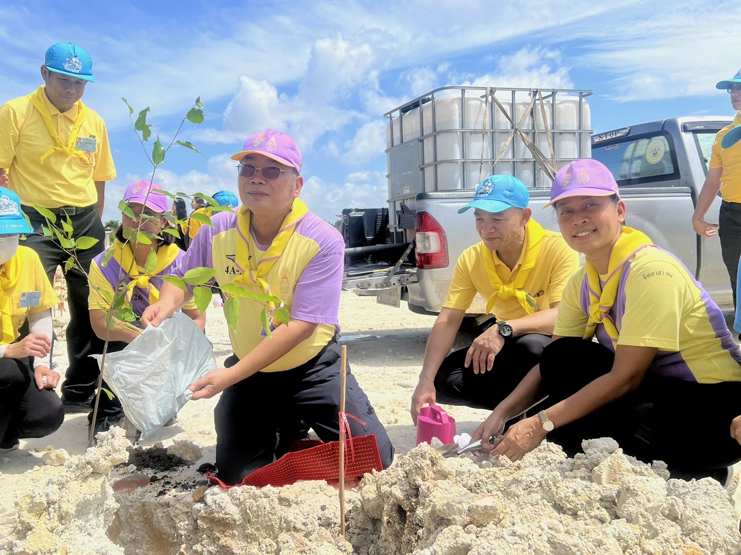 พช.ระยอง ร่วมกิจกรรมปลูกป่าบก โครงการปลูกป่าบกเฉลิมพระเกียรติฯ ครั้งที่ 1