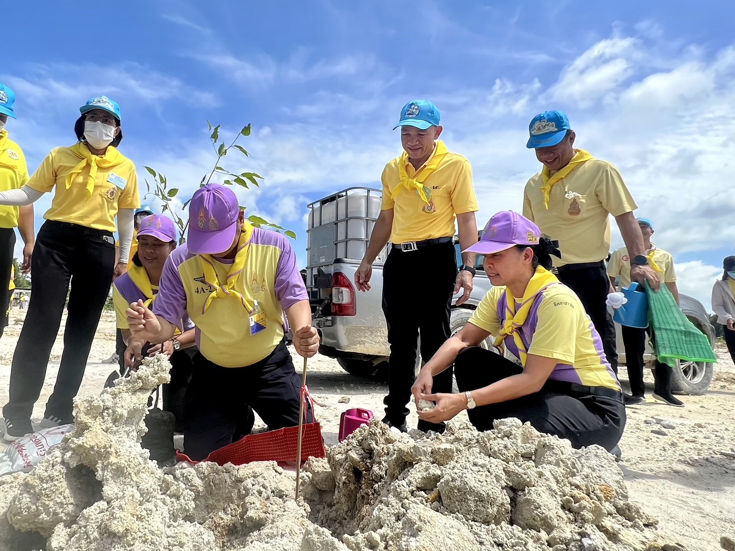 พช.ระยอง ร่วมกิจกรรมปลูกป่าบก โครงการปลูกป่าบกเฉลิมพระเกียรติฯ ครั้งที่ 1