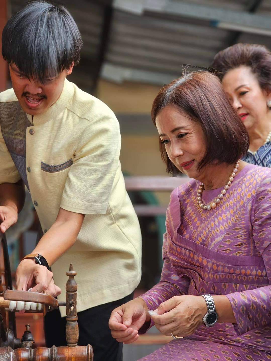 ศูนย์อนุรักษ์ผ้าพื้นถิ่นจังหวัดระยอง ตำบลเพ อำเภอเมืองระยอง จังหวัดระยอง ให้การต้อนรับนางชนินันท์ วงศ์ไตรรัตน์ 