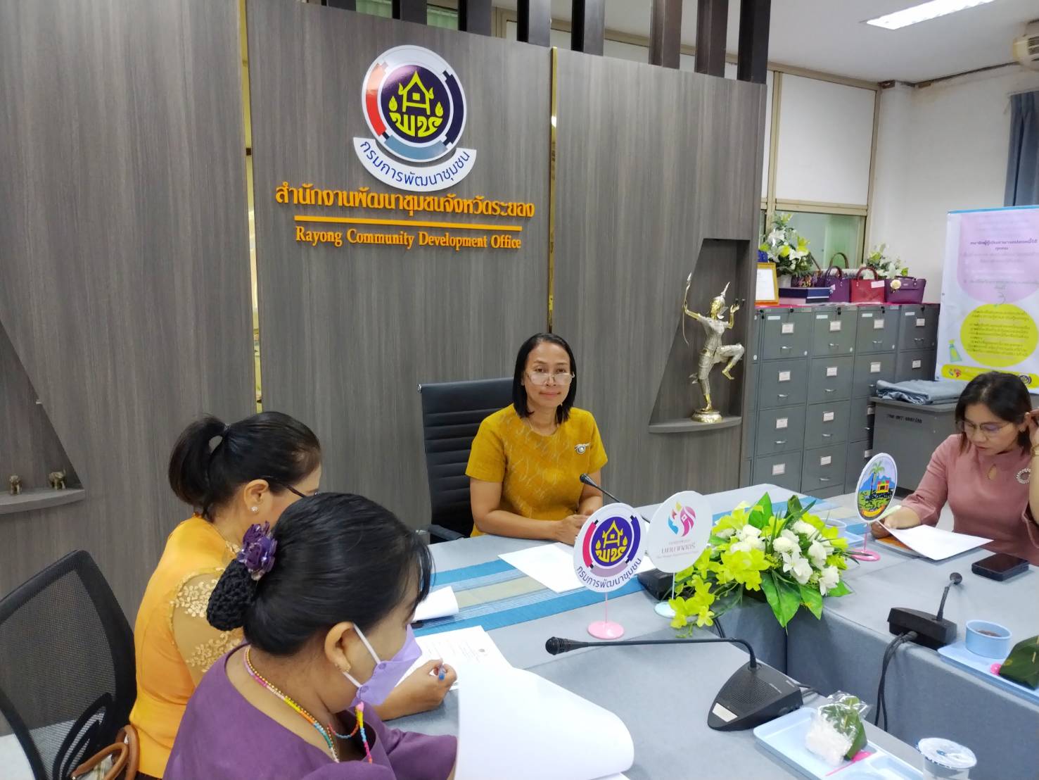 ?พช.ระยองร่วมประชุมการจัดงานสตรีระยองสืบสานอนุรักษ์ศิลป์ผ้าถิ่นไทย เทิดไท้พระบรมราชชนนีพันปีหลวง ครั้งที่ 1/2566