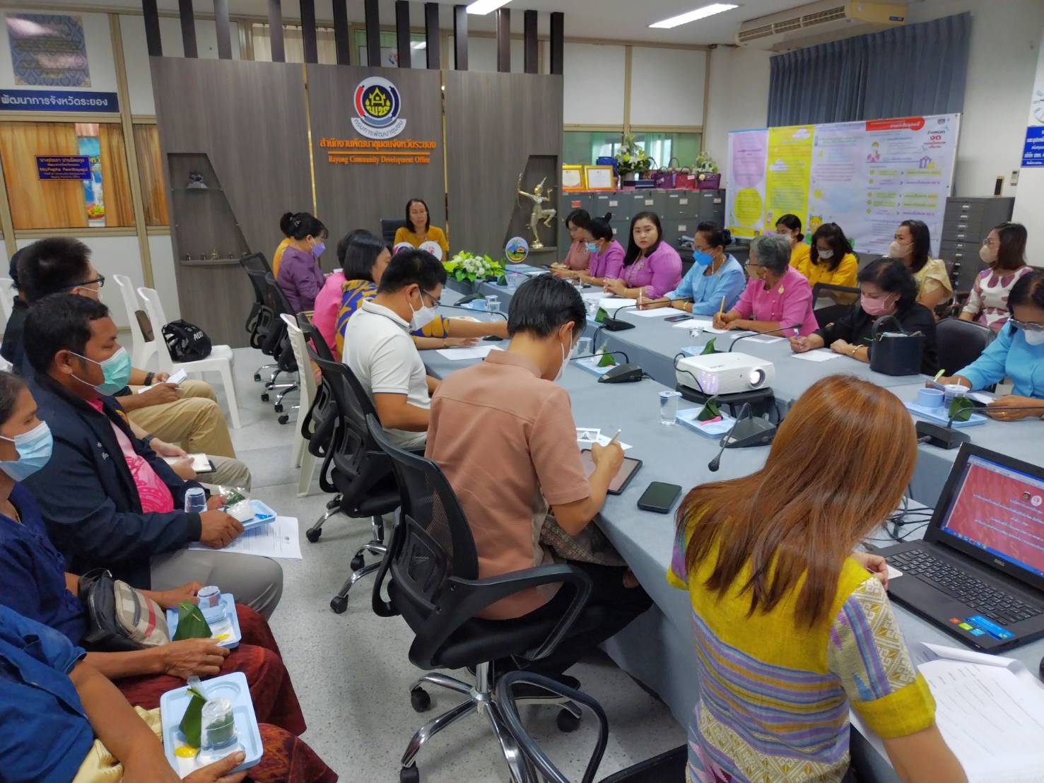 ?พช.ระยองร่วมประชุมการจัดงานสตรีระยองสืบสานอนุรักษ์ศิลป์ผ้าถิ่นไทย เทิดไท้พระบรมราชชนนีพันปีหลวง ครั้งที่ 1/2566