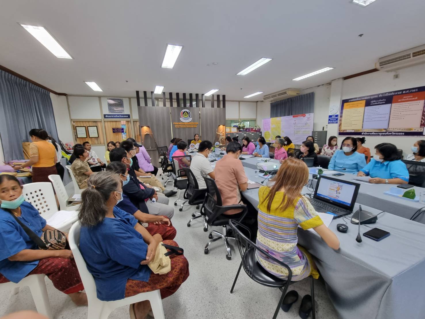 ?พช.ระยองร่วมประชุมการจัดงานสตรีระยองสืบสานอนุรักษ์ศิลป์ผ้าถิ่นไทย เทิดไท้พระบรมราชชนนีพันปีหลวง ครั้งที่ 1/2566