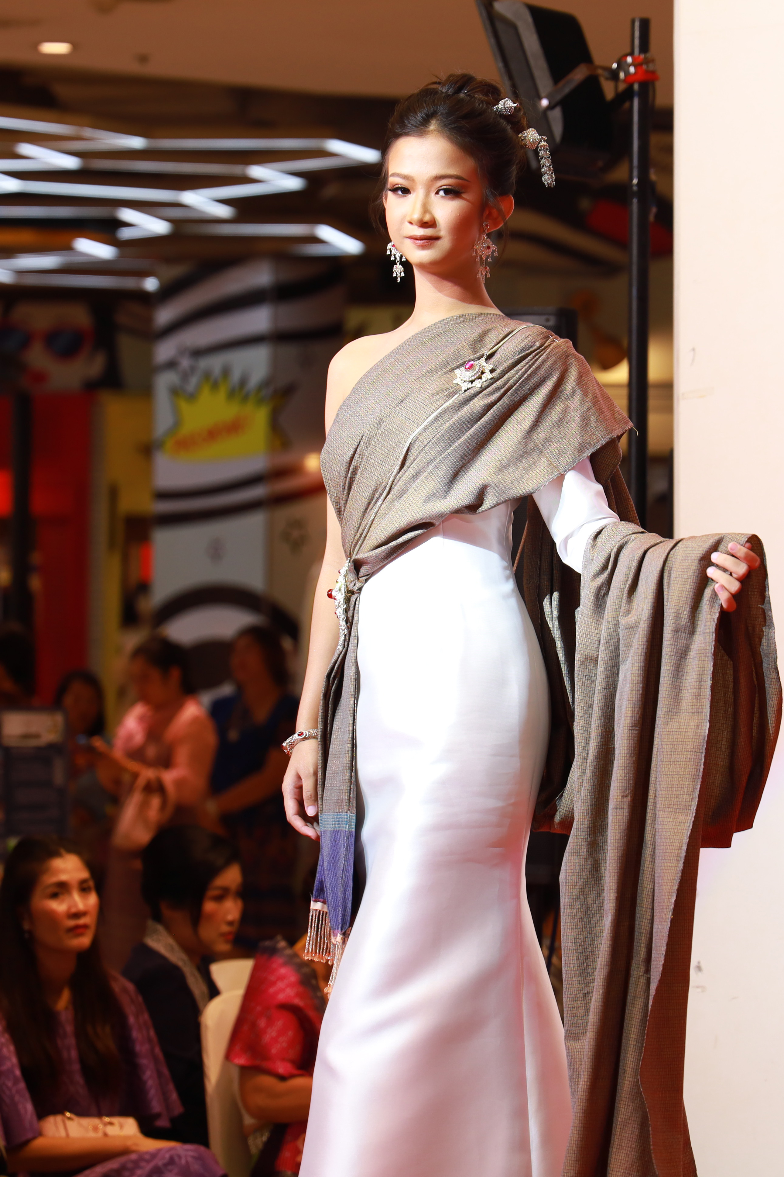 พช.ระยอง บูรณาการทุกภาคส่วน จัดงาน “สตรีระยอง สืบสานอนุรักษ์ศิลป์ ผ้าถิ่นไทย เทิดไท้พระบรมราชชนนีพันปีหลวง”