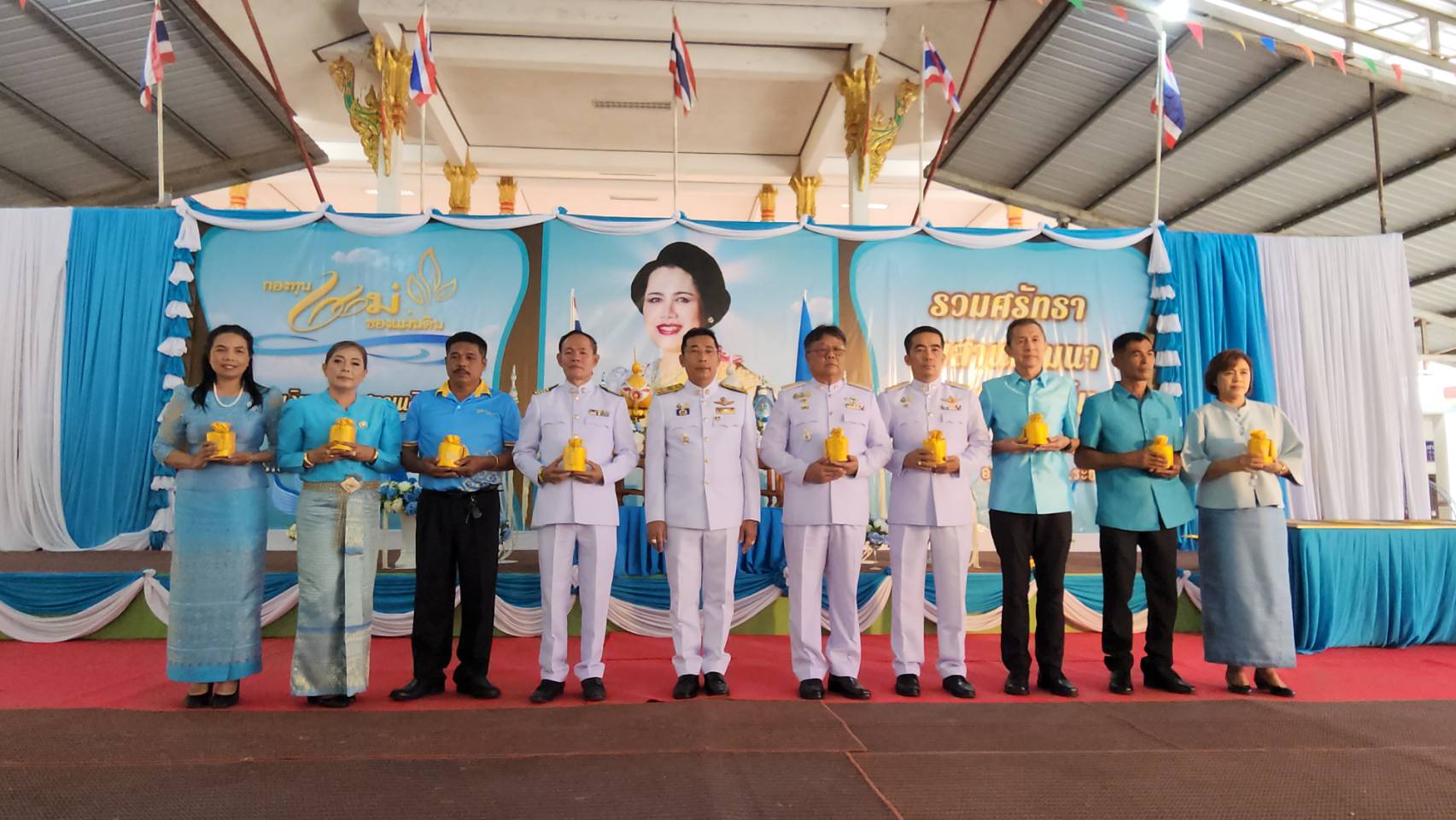 จังหวัดระยอง จัดพิธีมอบเงินพระราชทานขวัญถุงกองทุนแม่ของแผ่นดิน ประจำปี 2566 ภายใต้โครงการ “๙๑ พรรษา ๒๐ ปี กองทุนแม่ของแผ่นดิน ทุนตั้งต้นแห่งความดีงาม ในการป้องกันและแก้ไขปัญหายาเสพติด”