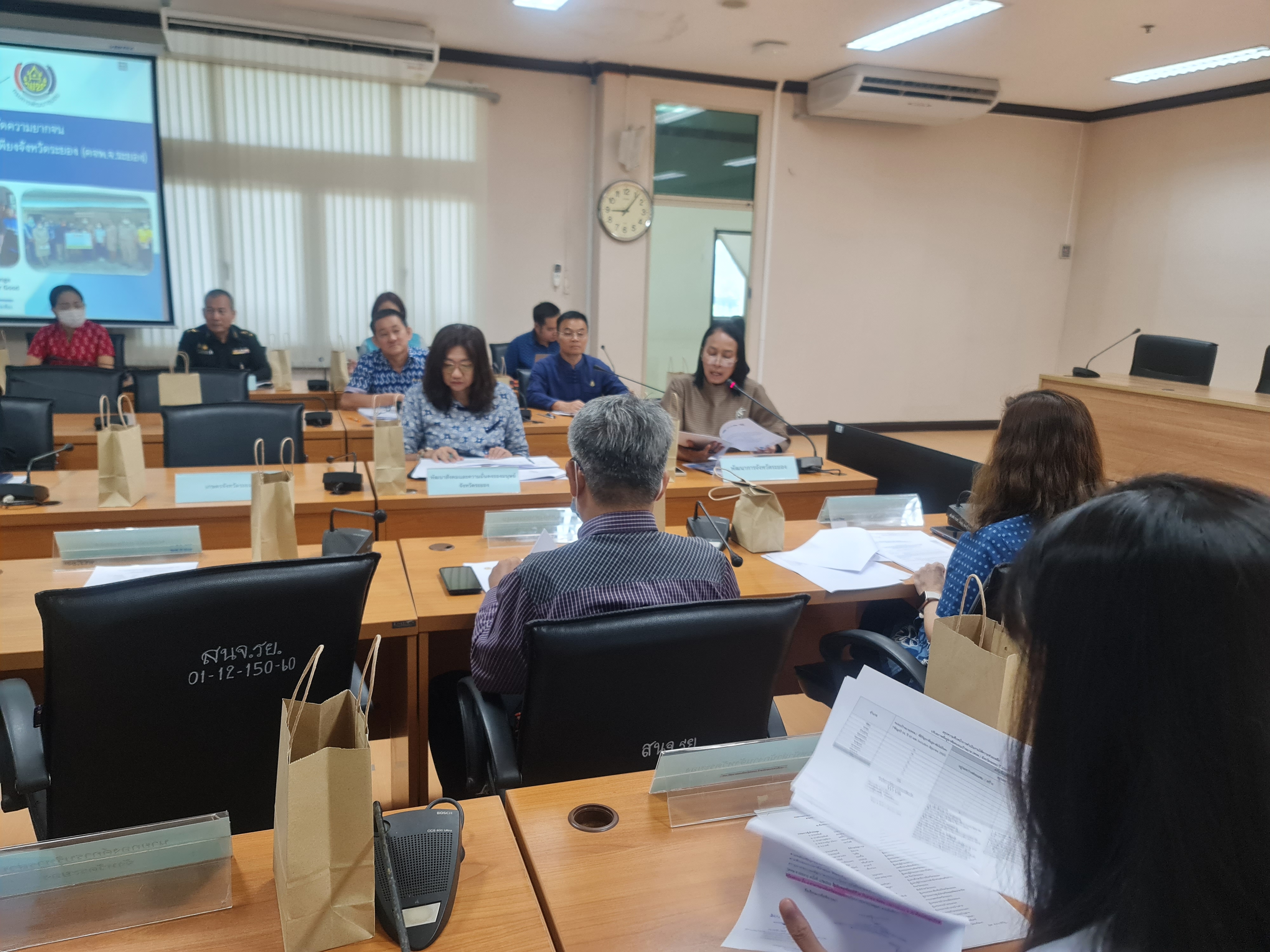 พช.ระยอง จัดประชุมคณะกรรมการบริหารศูนย์อำนวยการขจัดความยากจนและพัฒนาคนทุกช่วงวัยอย่างยั่งยืนตามหลักปรัชญาของเศรษฐกิจพอเพียงจังหวัดระยอง (คจพ.จ.ระยอง) ครั้งที่ 4/2566