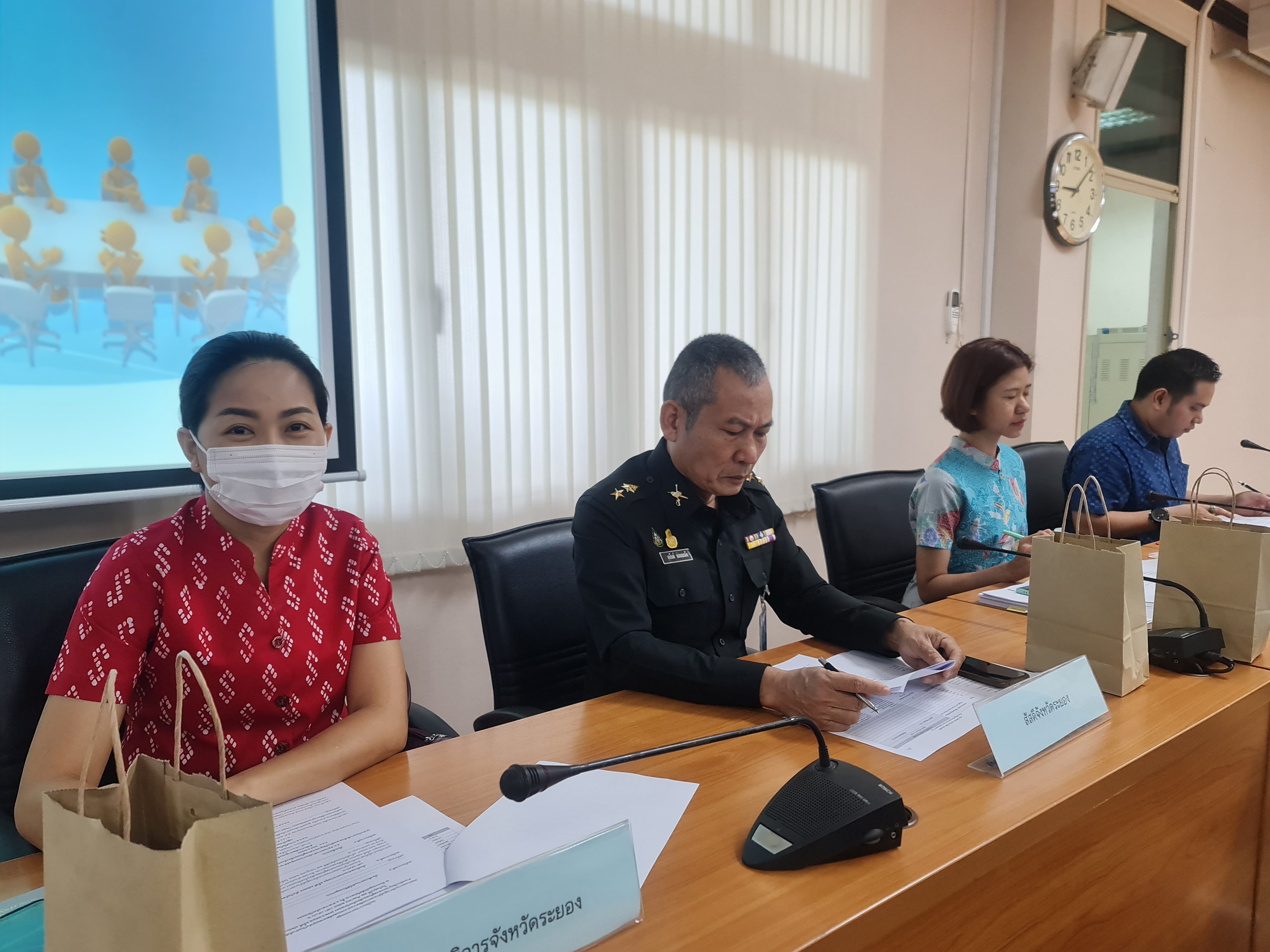 พช.ระยอง จัดประชุมคณะกรรมการบริหารศูนย์อำนวยการขจัดความยากจนและพัฒนาคนทุกช่วงวัยอย่างยั่งยืนตามหลักปรัชญาของเศรษฐกิจพอเพียงจังหวัดระยอง (คจพ.จ.ระยอง) ครั้งที่ 4/2566