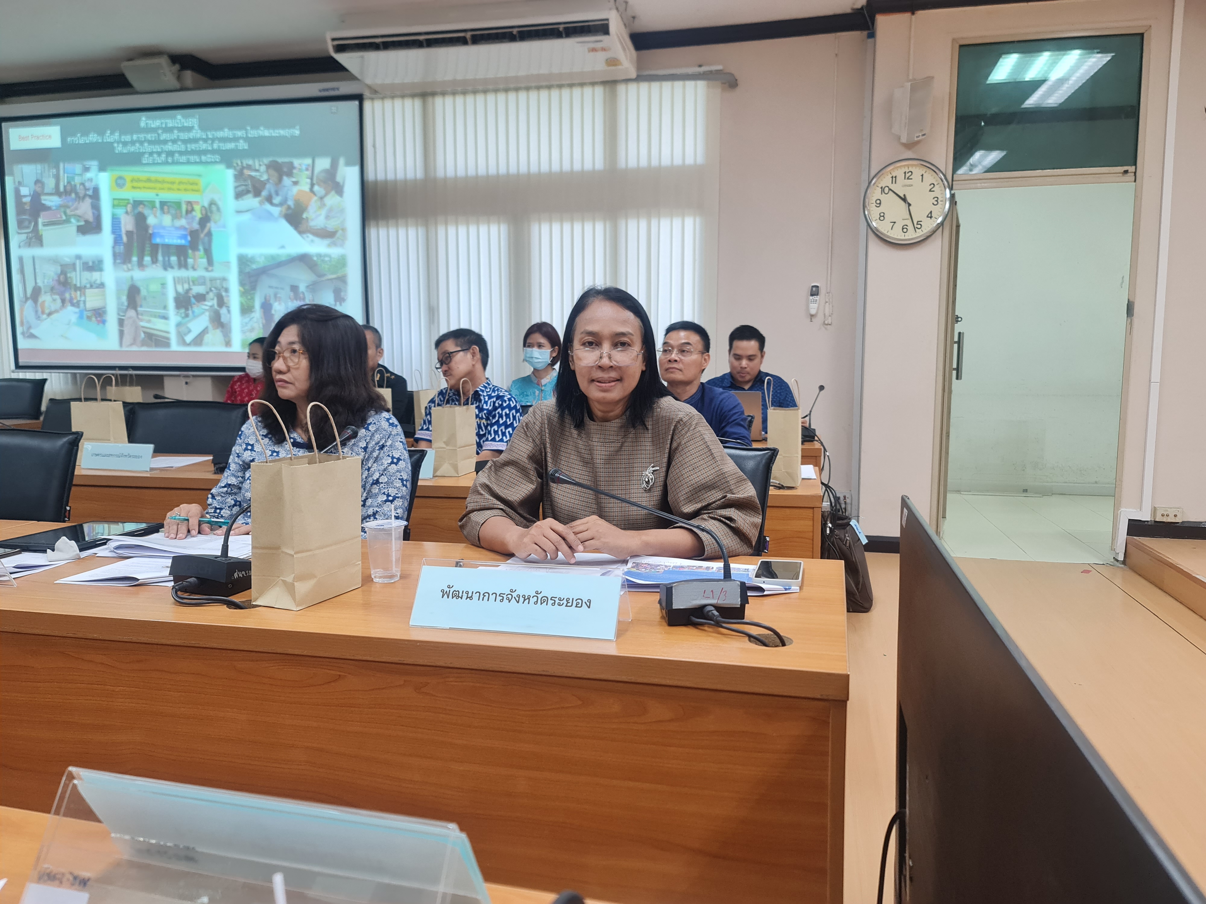 พช.ระยอง จัดประชุมคณะกรรมการบริหารศูนย์อำนวยการขจัดความยากจนและพัฒนาคนทุกช่วงวัยอย่างยั่งยืนตามหลักปรัชญาของเศรษฐกิจพอเพียงจังหวัดระยอง (คจพ.จ.ระยอง) ครั้งที่ 4/2566