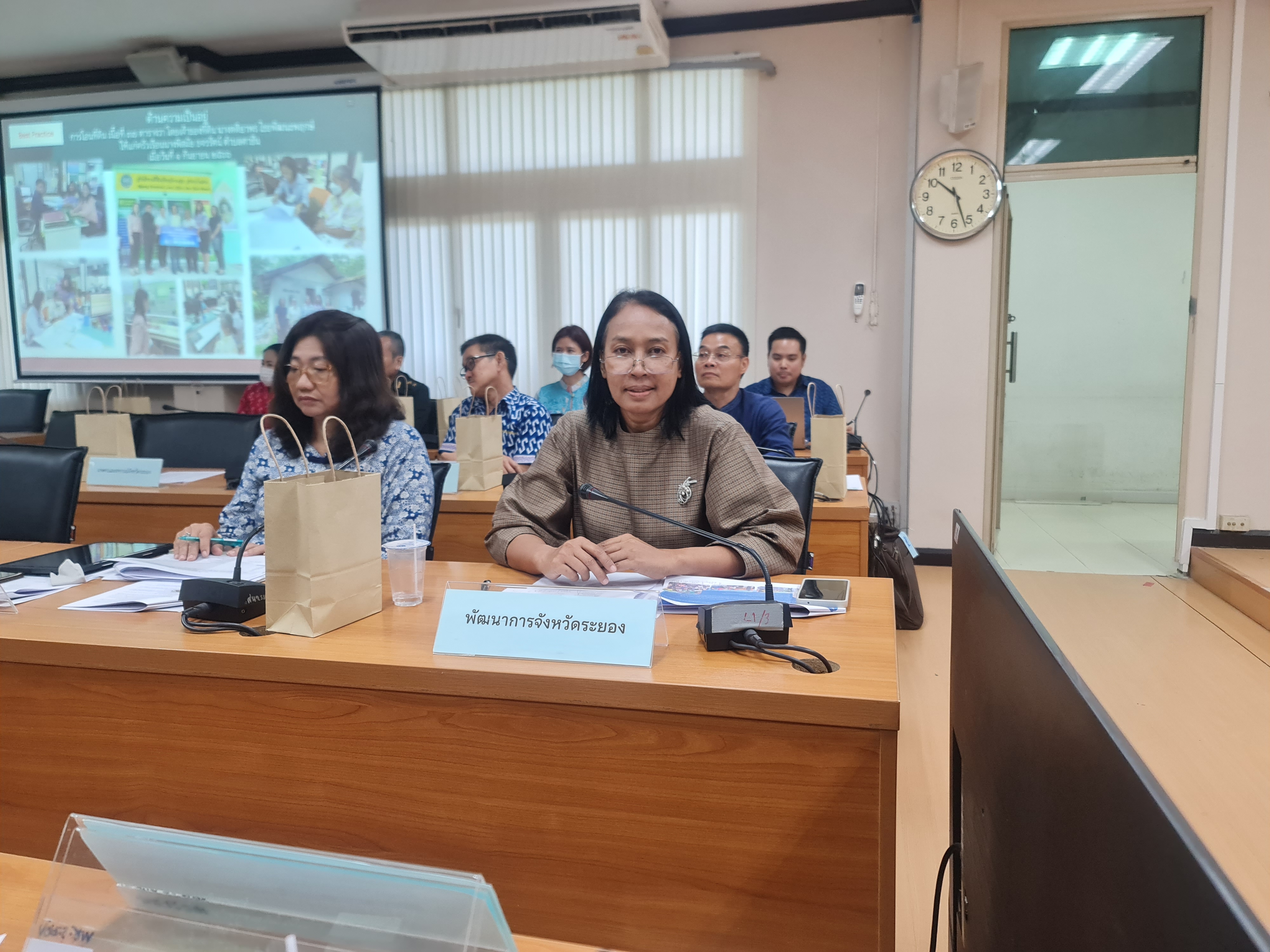 พช.ระยอง จัดประชุมคณะกรรมการบริหารศูนย์อำนวยการขจัดความยากจนและพัฒนาคนทุกช่วงวัยอย่างยั่งยืนตามหลักปรัชญาของเศรษฐกิจพอเพียงจังหวัดระยอง (คจพ.จ.ระยอง) ครั้งที่ 4/2566