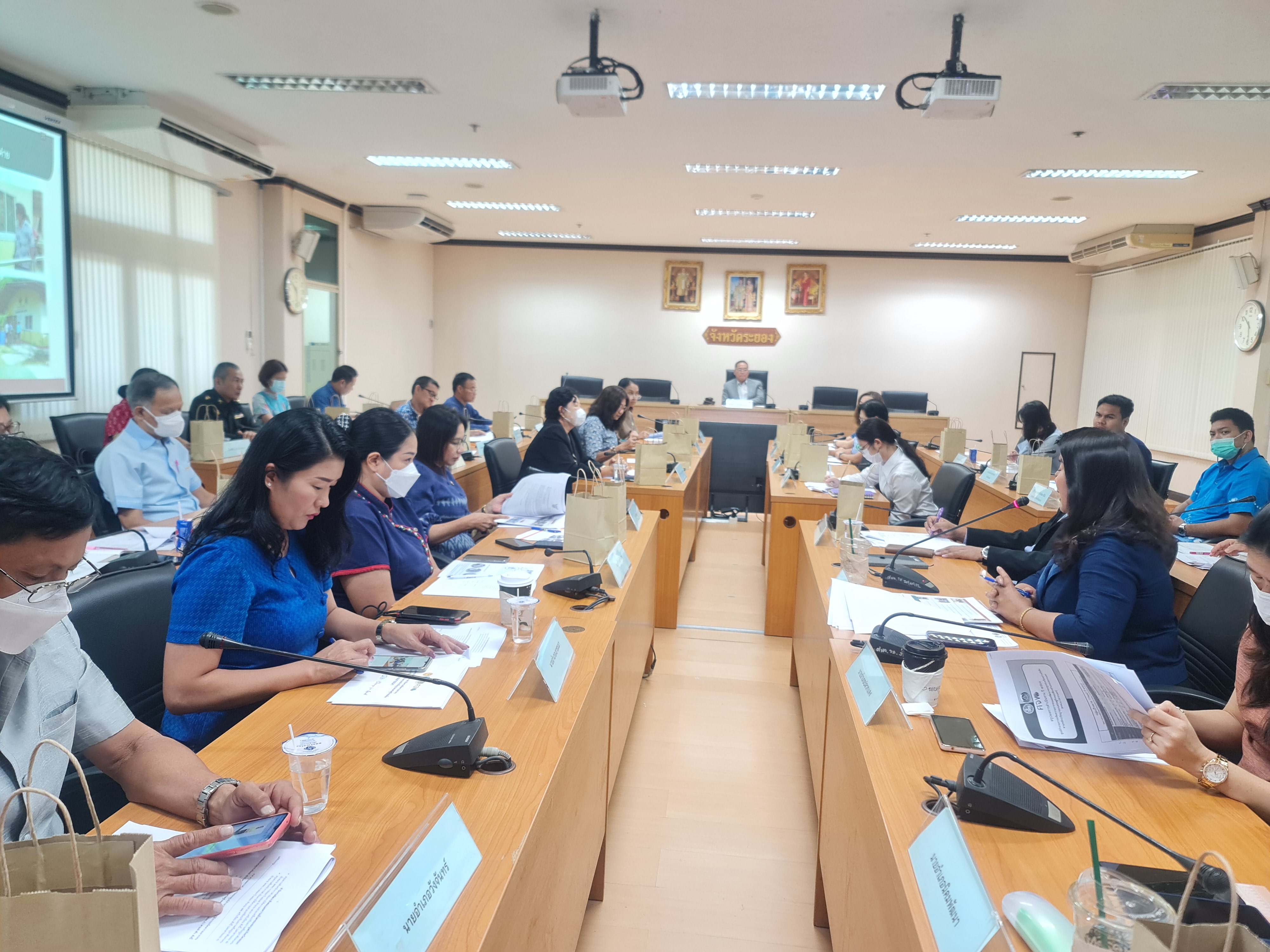 พช.ระยอง จัดประชุมคณะกรรมการบริหารศูนย์อำนวยการขจัดความยากจนและพัฒนาคนทุกช่วงวัยอย่างยั่งยืนตามหลักปรัชญาของเศรษฐกิจพอเพียงจังหวัดระยอง (คจพ.จ.ระยอง) ครั้งที่ 4/2566