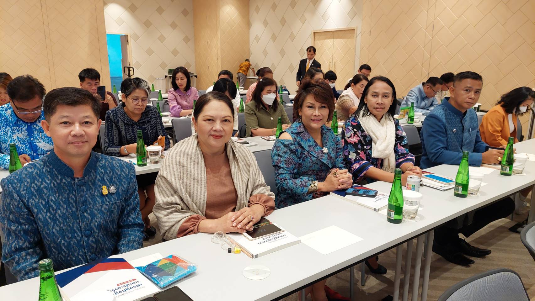 ประชุมเชิงปฏิบัติการนำเสนอความสำเร็จการพัฒนากลไกขับเคลื่อนเศรษฐกิจฐานรากและประชารัฐระดับประเทศ