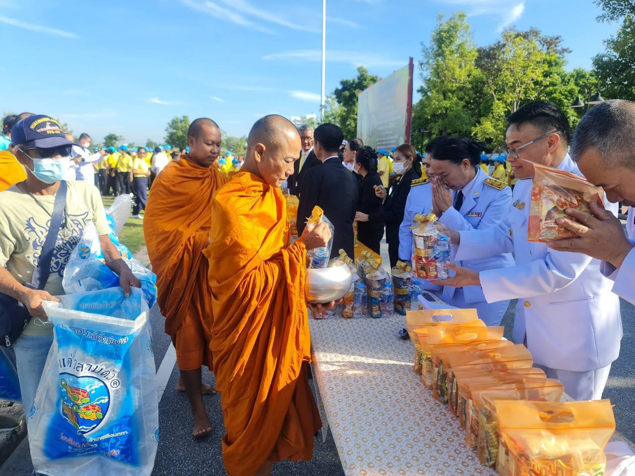 พช.ระยอง เข้าร่วมกิจกรรมน้อมรำลึกในพระมหากรุณาธิคุณ เนื่องในวันนวมินทรมหาราช