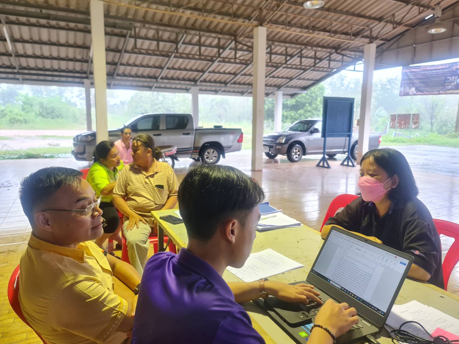 พช.ระยอง ลงพื้นที่ติดตามโครงการแก้ไขปัญหาความยากจน (กข.คจ.) บ้านคลองป่าหวาย อำเภอปลวกแดง