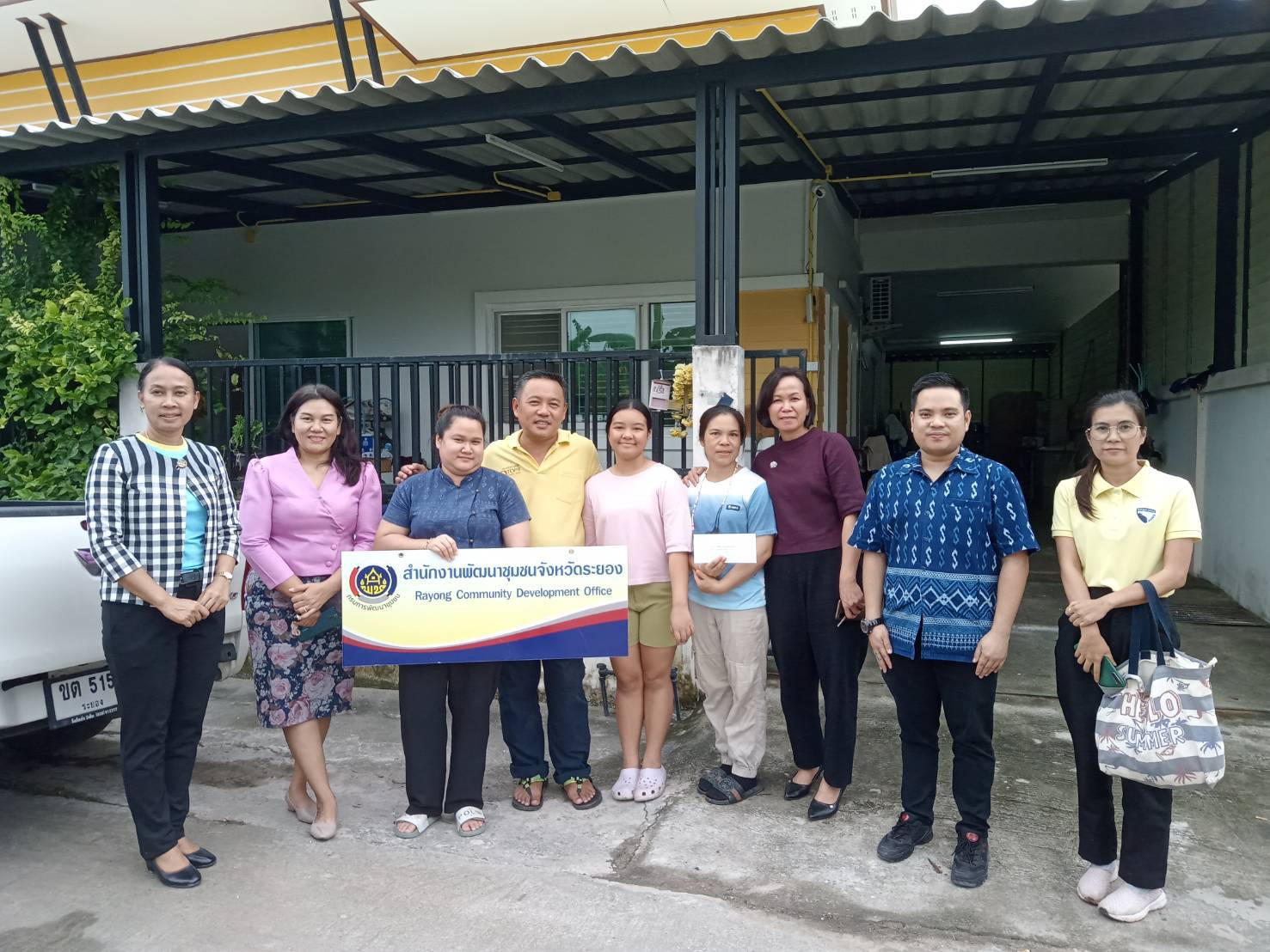 พช.ระยอง หนุนเสริมกำลังใจ เจ้าหน้าที่สำนักงานพัฒนาชุมชนจังหวัดระยองผู้ประสบอุทกภัย (นายพิทยา ศรีแหงโคตร นักวิชาการพัฒนาชุมชนชำนาญการ กลุ่มงานยุทธศาสตร์การพัฒนาชุมชน)