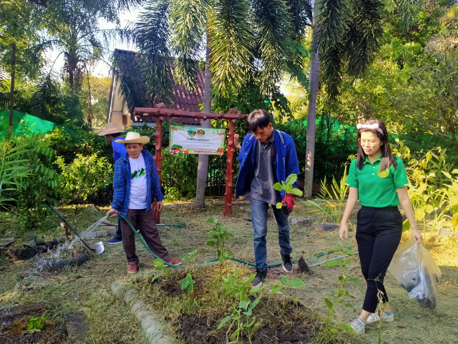 พช.ระยอง ลงพื้นที่ติดตามโครงการ กข.คจ. อ.วังจันทร์ 