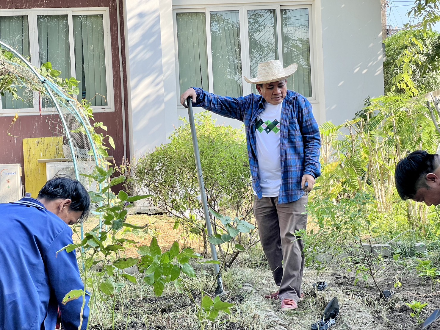 พช.ระยอง ลงพื้นที่ติดตามโครงการ กข.คจ. อ.วังจันทร์ 