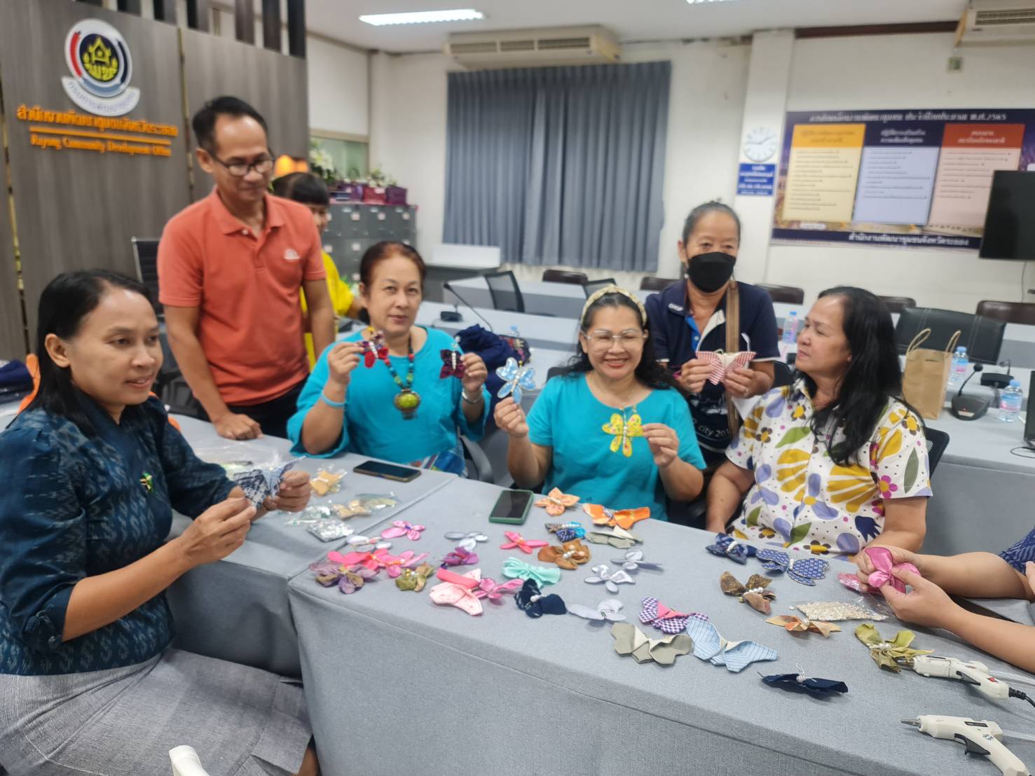 พช.ระยอง ร่วมประชุม เรื่องการส่งเสริมการใช้ผลิตภัณฑ์ OTOP เป็นของขวัญของฝาก ในช่วงเทศกาลปีใหม่ ปี 2567