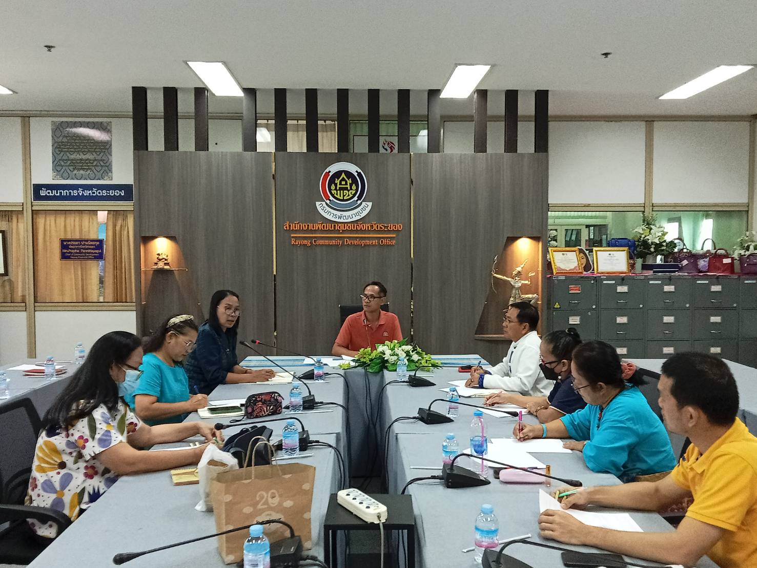พช.ระยอง ร่วมประชุม เรื่องการส่งเสริมการใช้ผลิตภัณฑ์ OTOP เป็นของขวัญของฝาก ในช่วงเทศกาลปีใหม่ ปี 2567