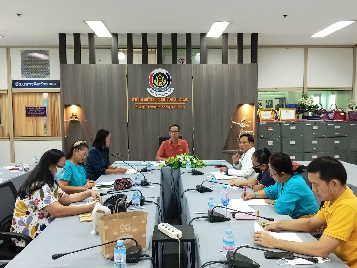 พช.ระยอง ร่วมประชุม เรื่องการส่งเสริมการใช้ผลิตภัณฑ์ OTOP เป็นของขวัญของฝาก ในช่วงเทศกาลปีใหม่ ปี 2567