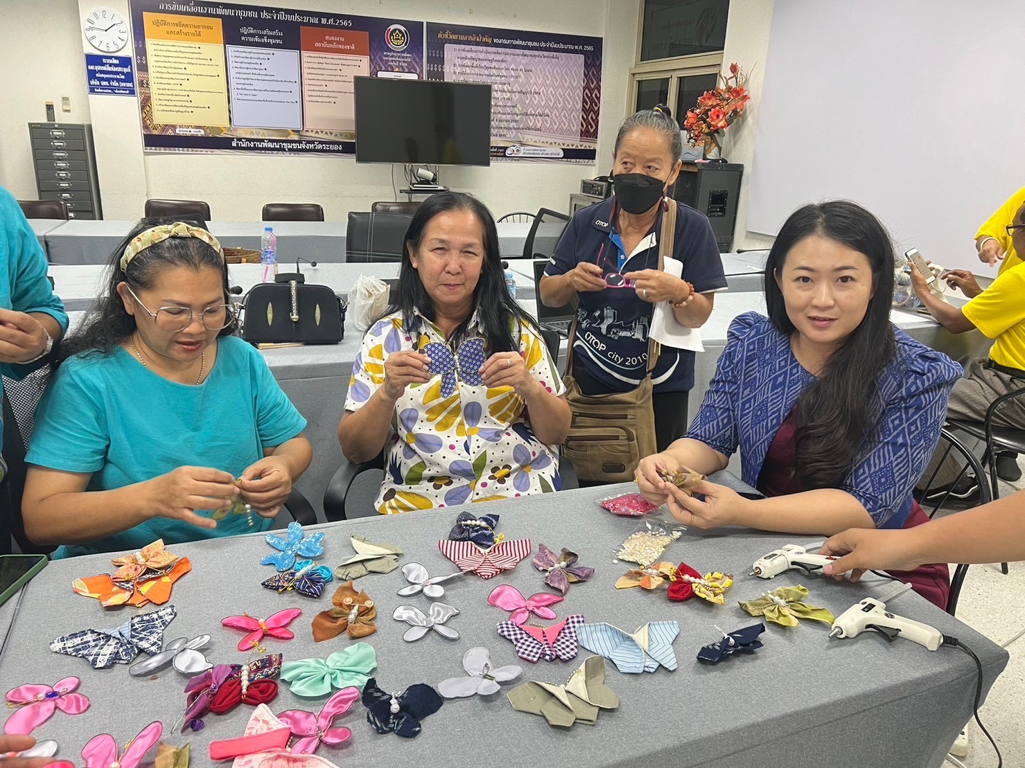 พช.ระยอง ร่วมประชุม เรื่องการส่งเสริมการใช้ผลิตภัณฑ์ OTOP เป็นของขวัญของฝาก ในช่วงเทศกาลปีใหม่ ปี 2567