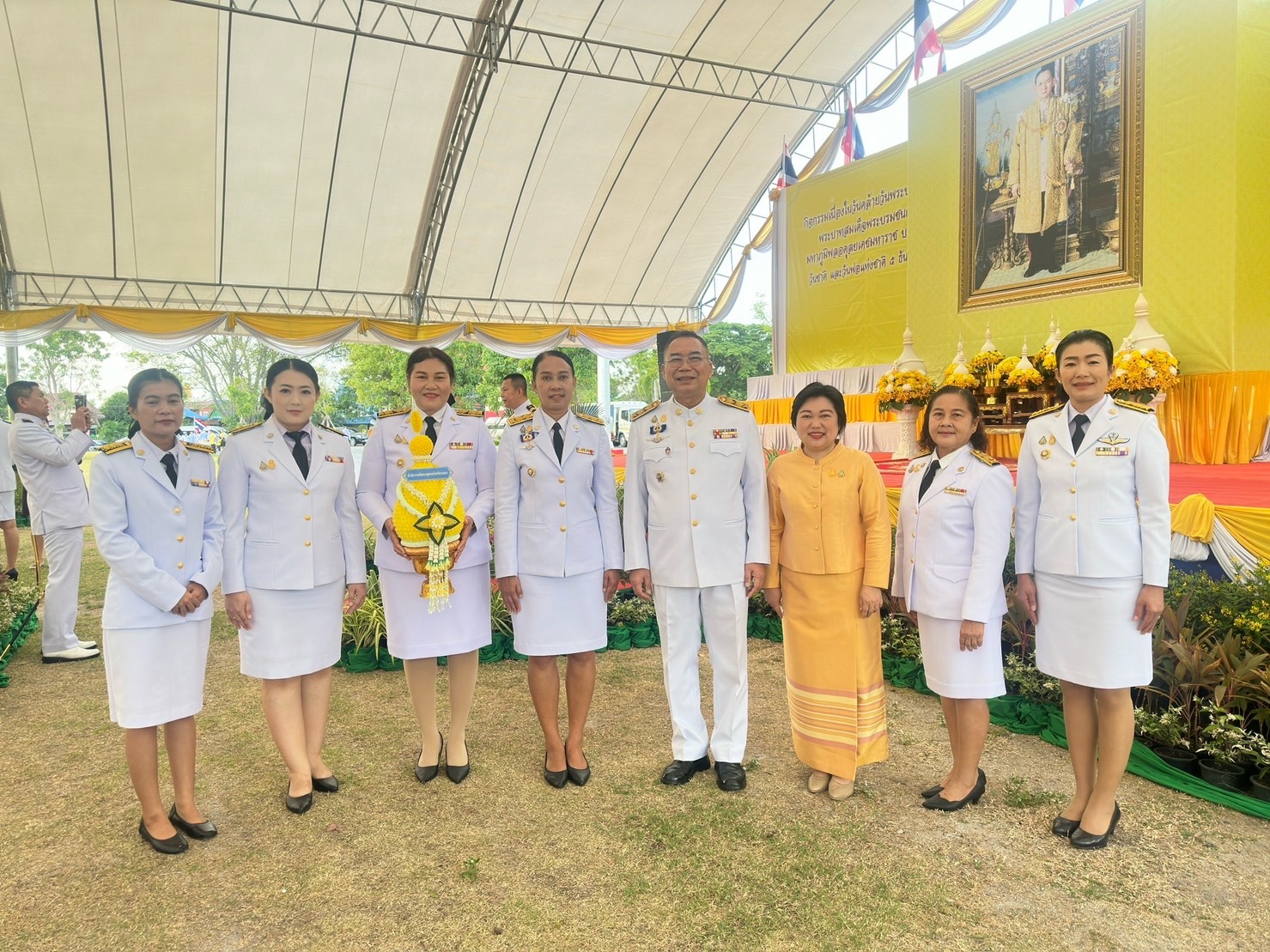 พช.ระยอง ร่วมพิธีเจริญพระพุทธมนต์ พิธีทำบุญตักบาตรถวายพระราชกุศล และพิธีวางพานพุ่ม เนื่องในวันคล้ายวันพระราชสมภพ พระบาทสมเด็จพระบรมชนกาธิเบศร มหาภูมิพลอดุลยเดชมหาราช บรมนาถบพิตร วันชาติ และวันพ่อแห่งชาติ